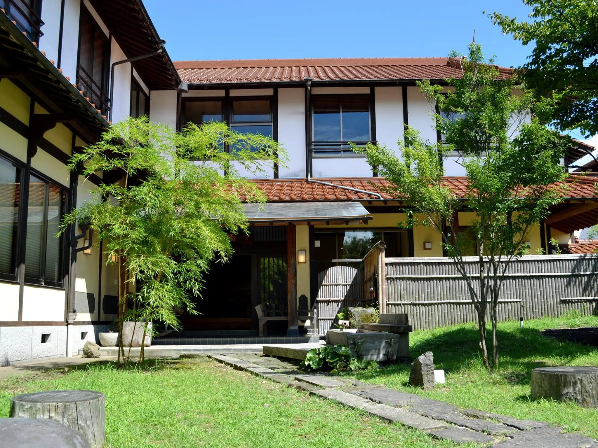 Facade/entrance in Tabinoyado Asonoyu