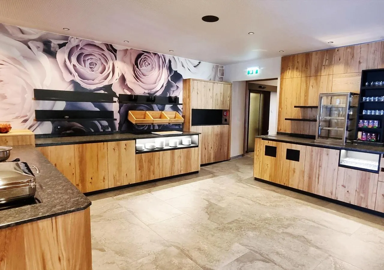 Restaurant/places to eat in Hotel Goldene Rose