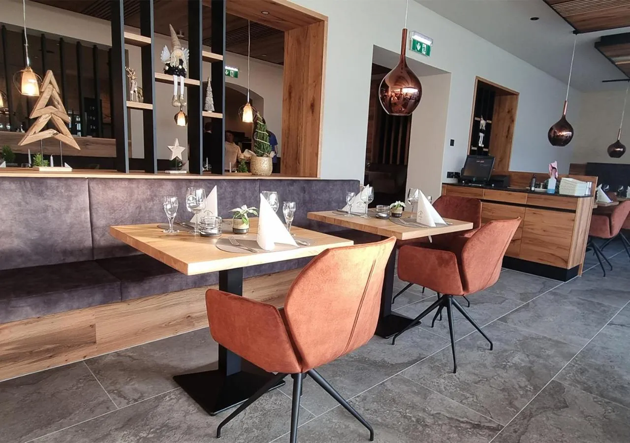 Restaurant/places to eat in Hotel Goldene Rose