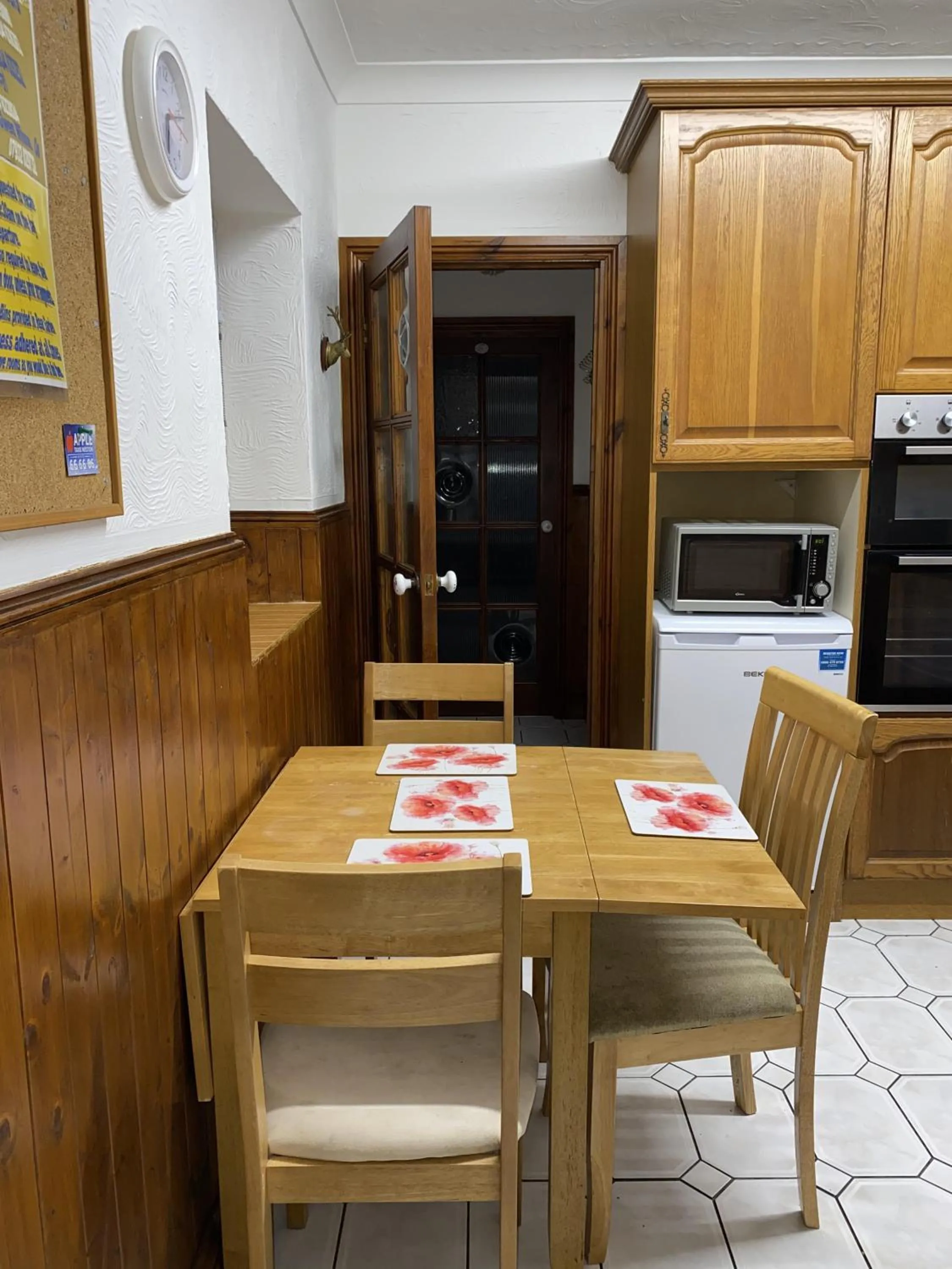 Kitchen or kitchenette in Seaford Lodge Apartments