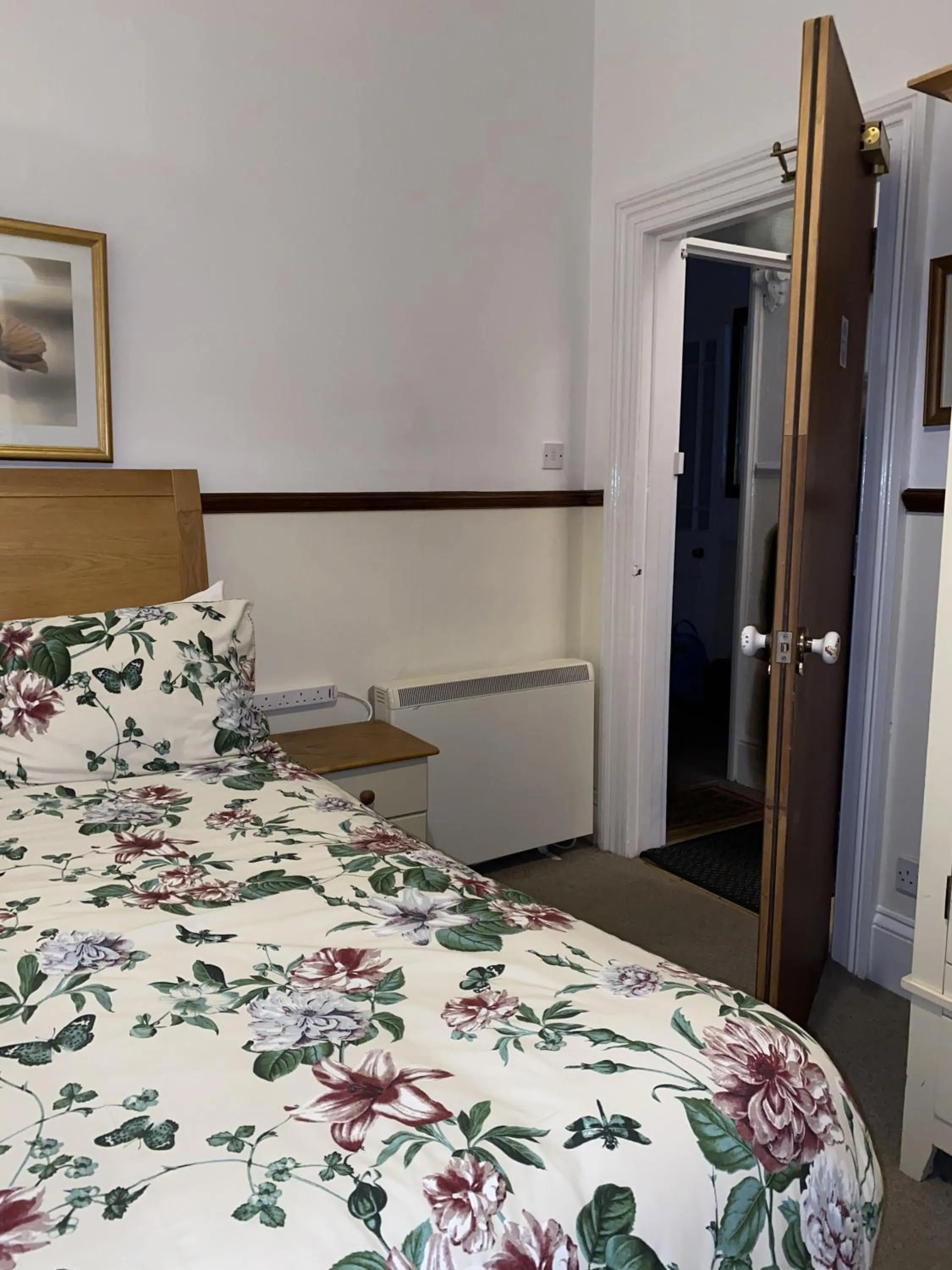 Bedroom, Bed in Seaford Lodge Apartments