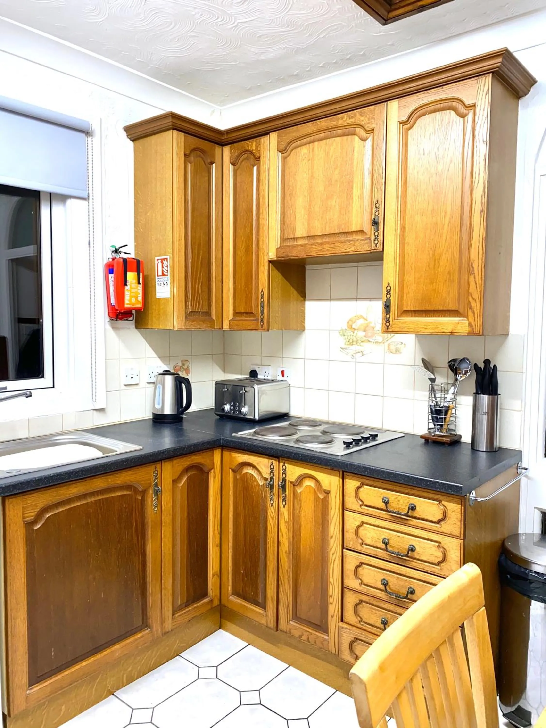 Kitchen or kitchenette in Seaford Lodge Apartments