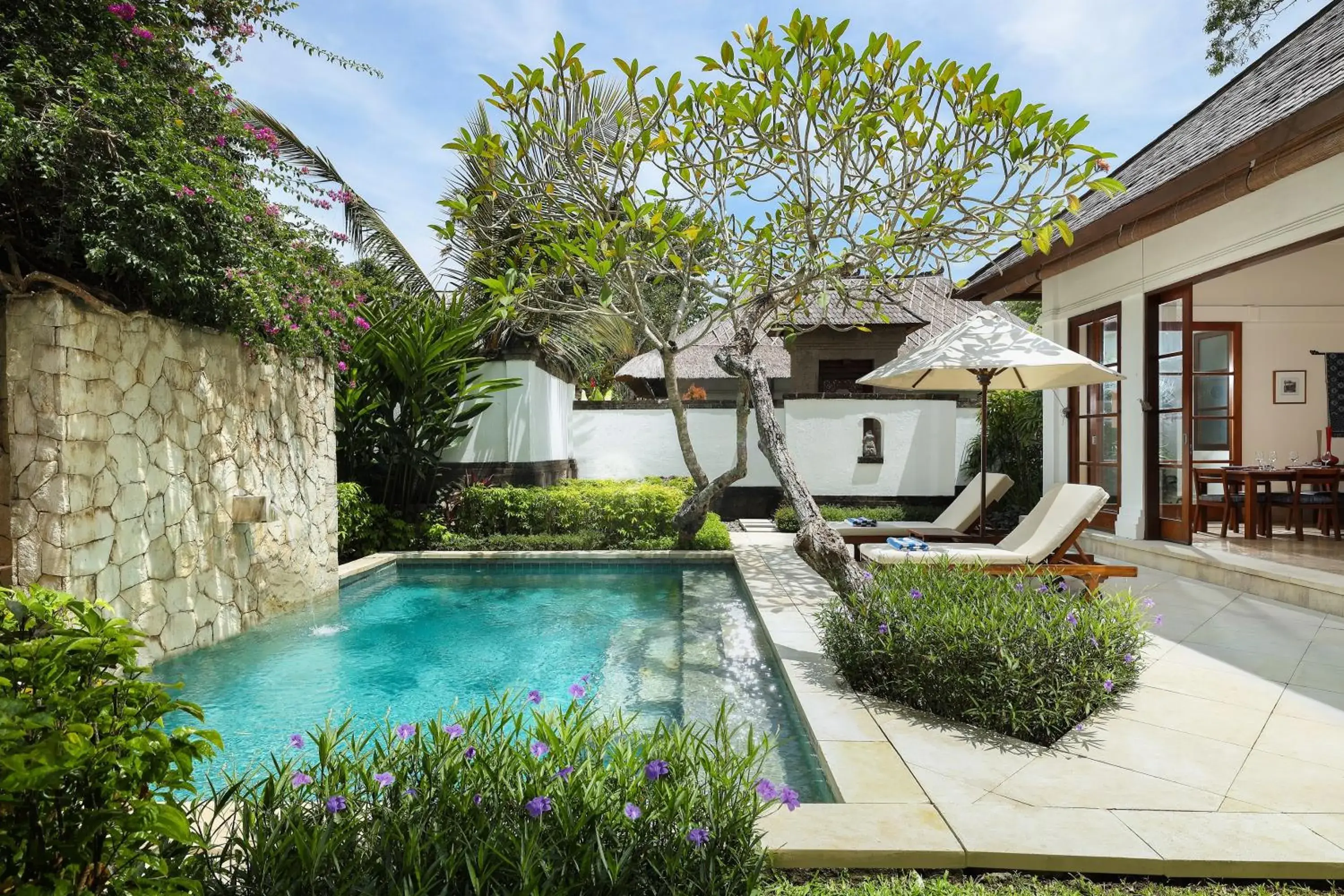 Swimming pool in Jimbaran Beach Villas by Nakula Swimming pool in Jimbaran Beach Villas by Nakula
