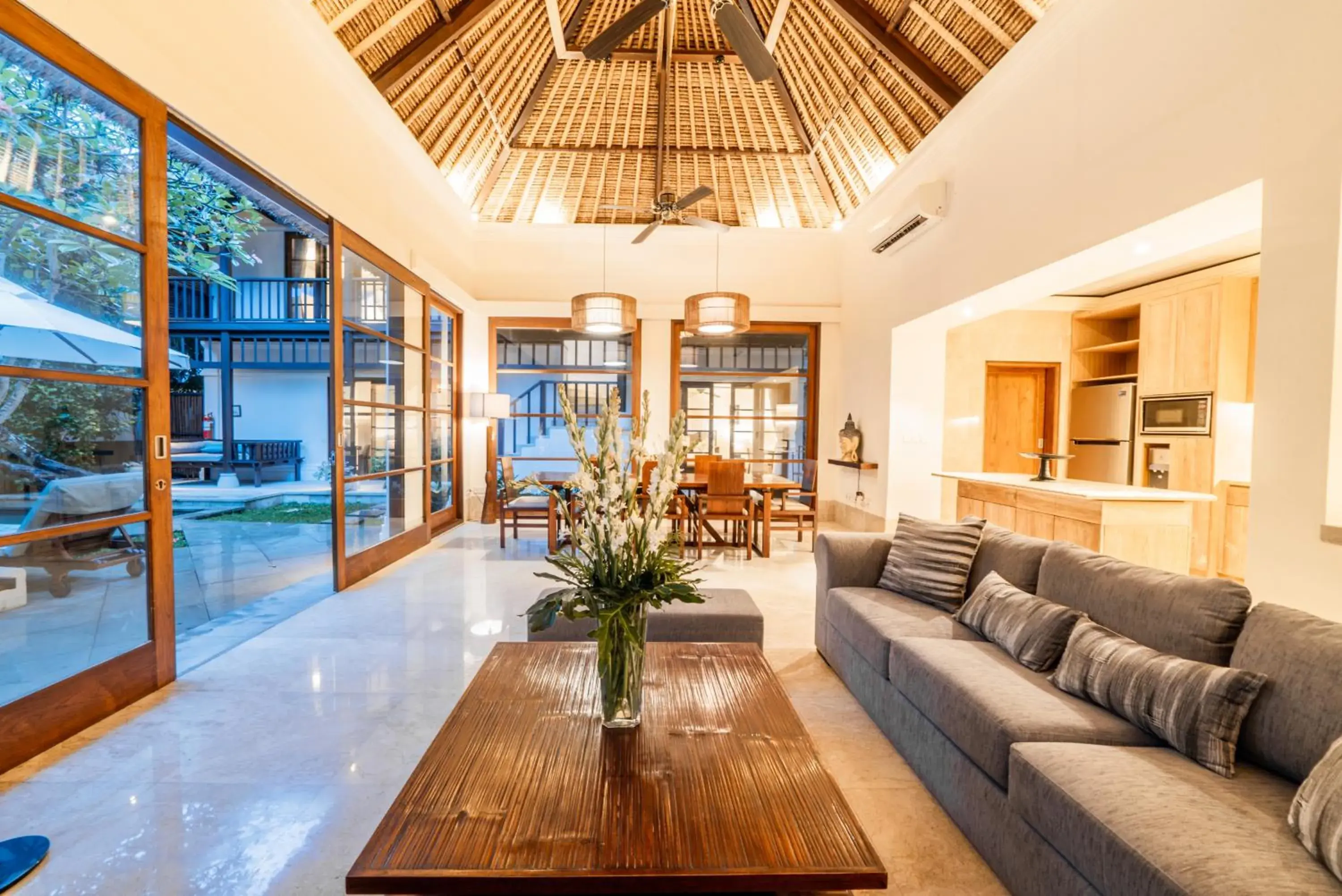 Living room in Jimbaran Beach Villas by Nakula Living room in Jimbaran Beach Villas by Nakula