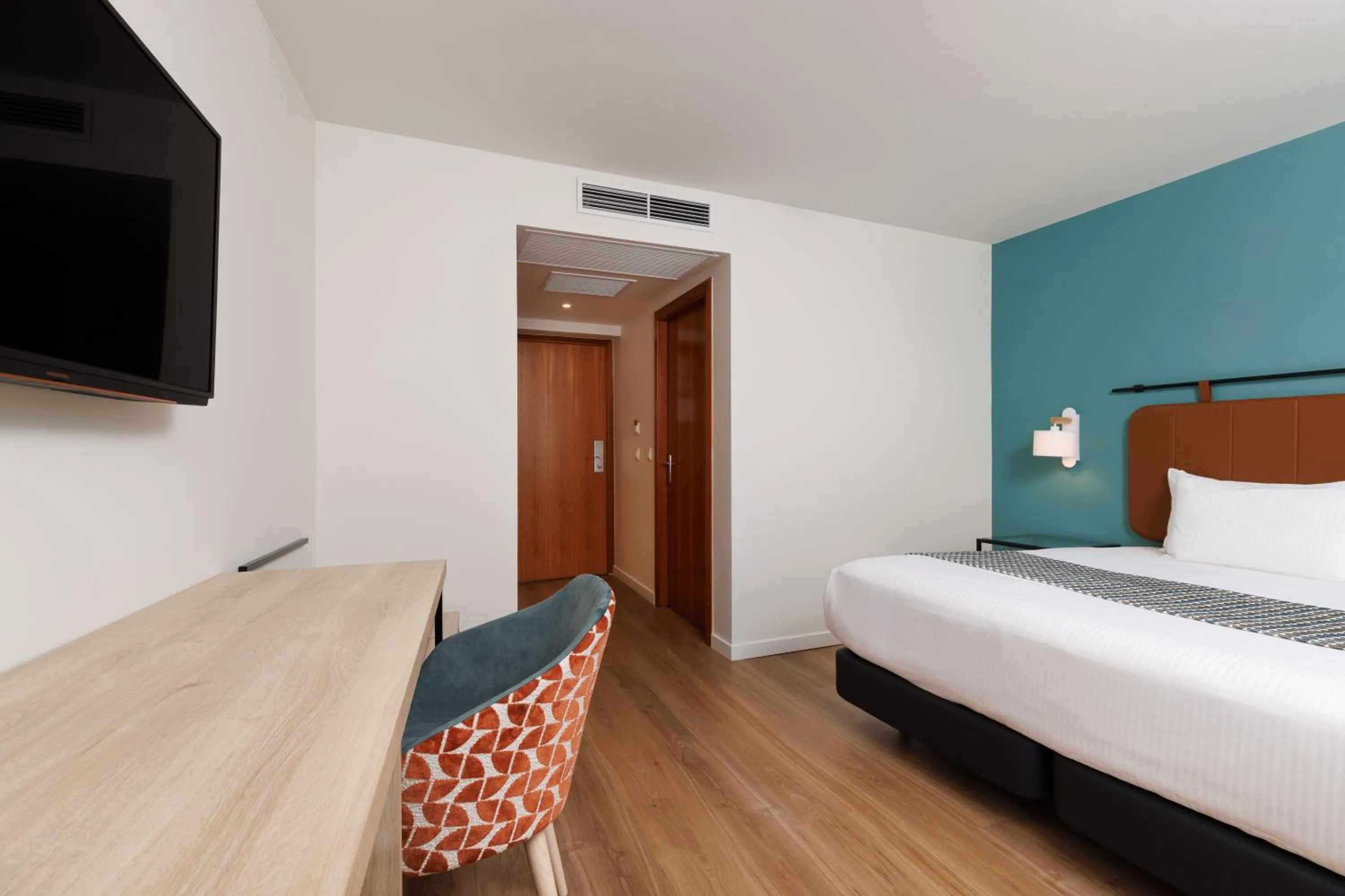 Communal lounge/ TV room, Bed in Exe Vienna