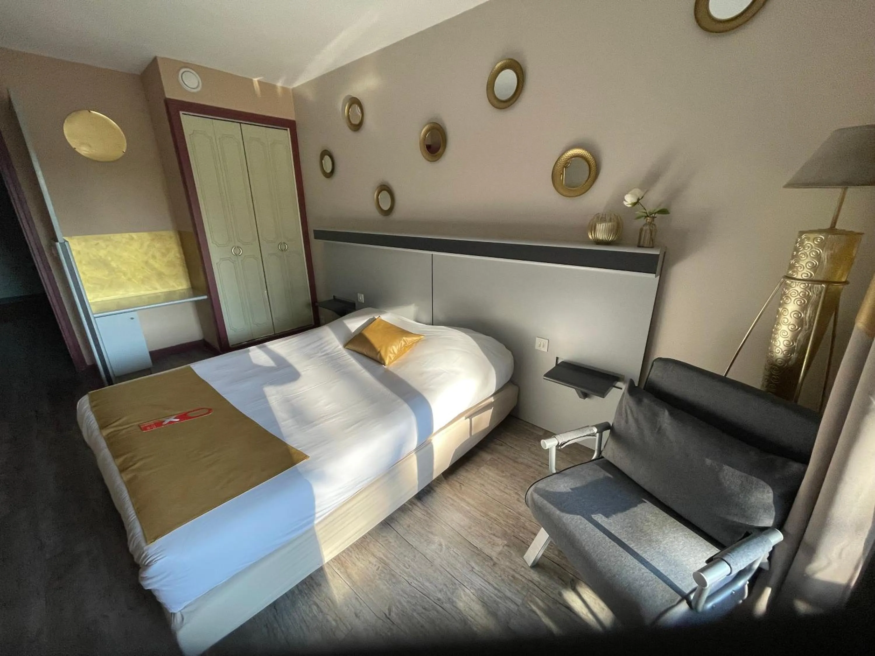 Bed in Hôtel Restaurant Le chanel