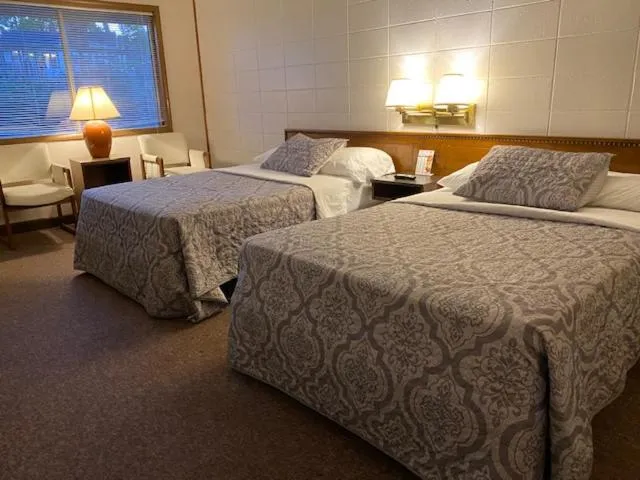Bed in Rockwood Resort Motel