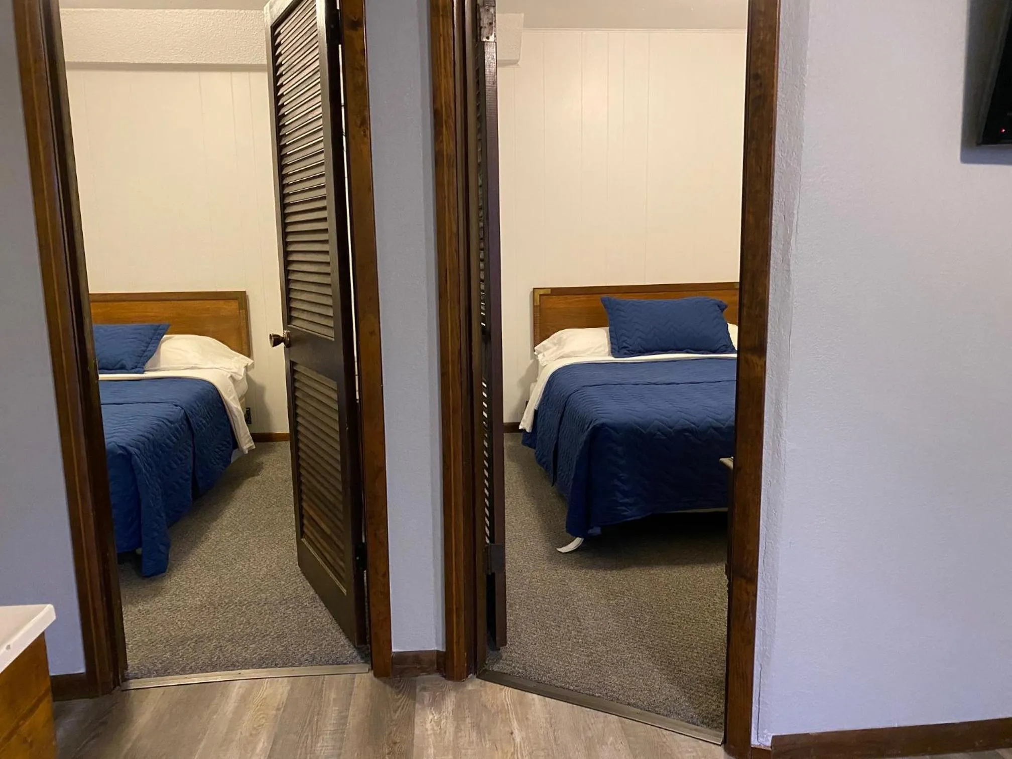 Bed in Rockwood Resort Motel