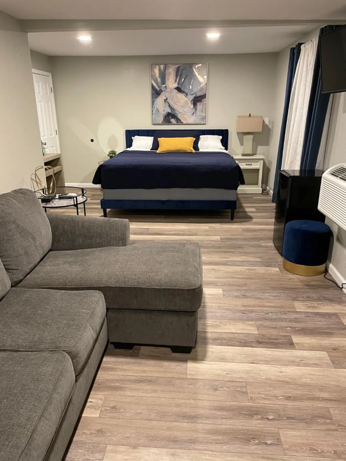 Bed in Rockwood Resort Motel