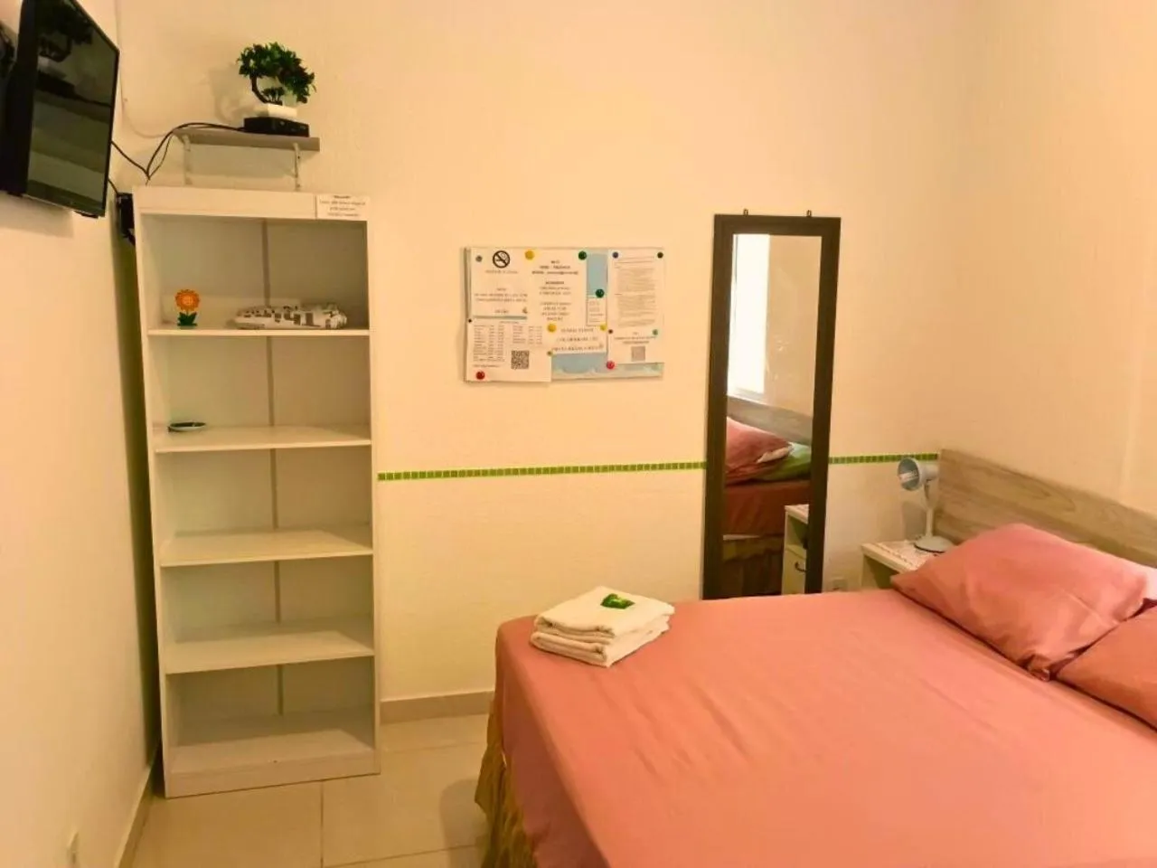 Communal lounge/ TV room, Bed in Pousada Executiva SolRiso Aeroporto Florianópolis