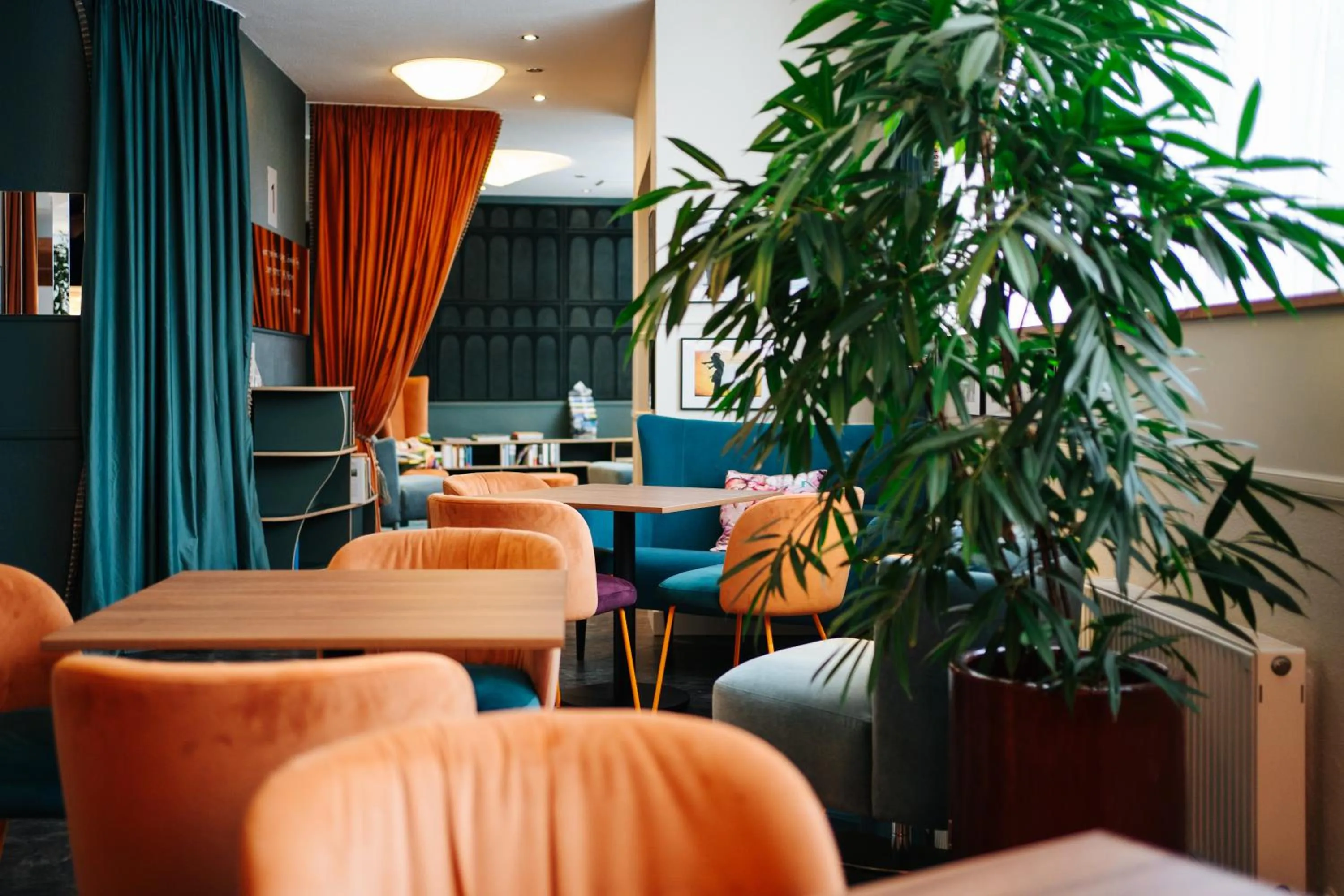 Restaurant/places to eat in Hotel City