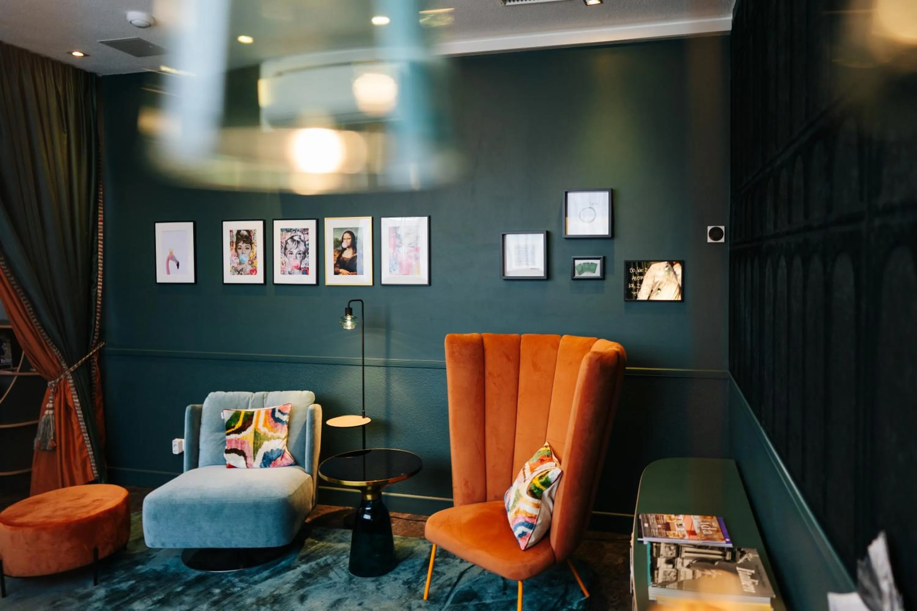 Restaurant/places to eat in Hotel City