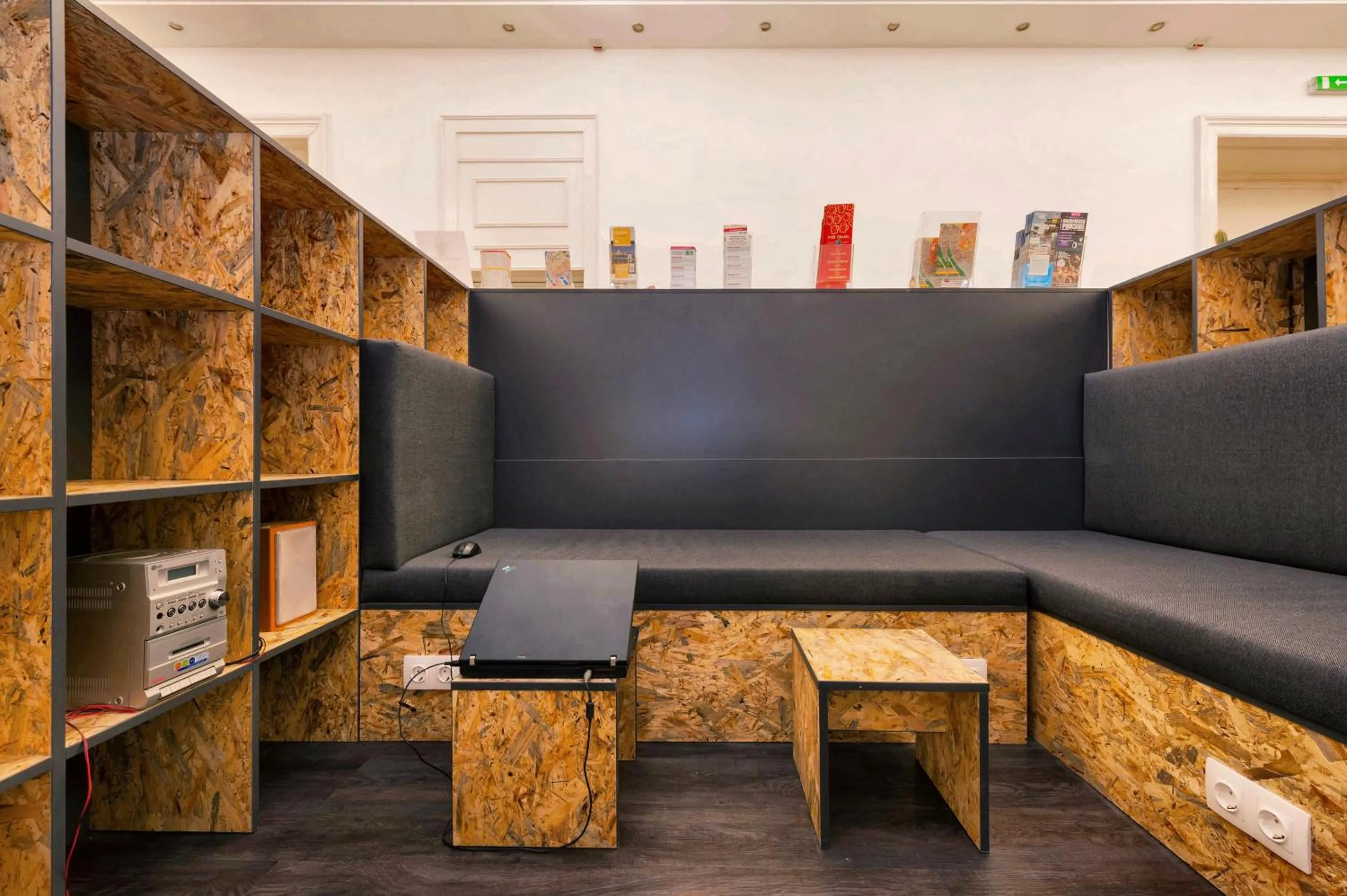 Communal lounge/ TV room in Adagio Hostel Basilica