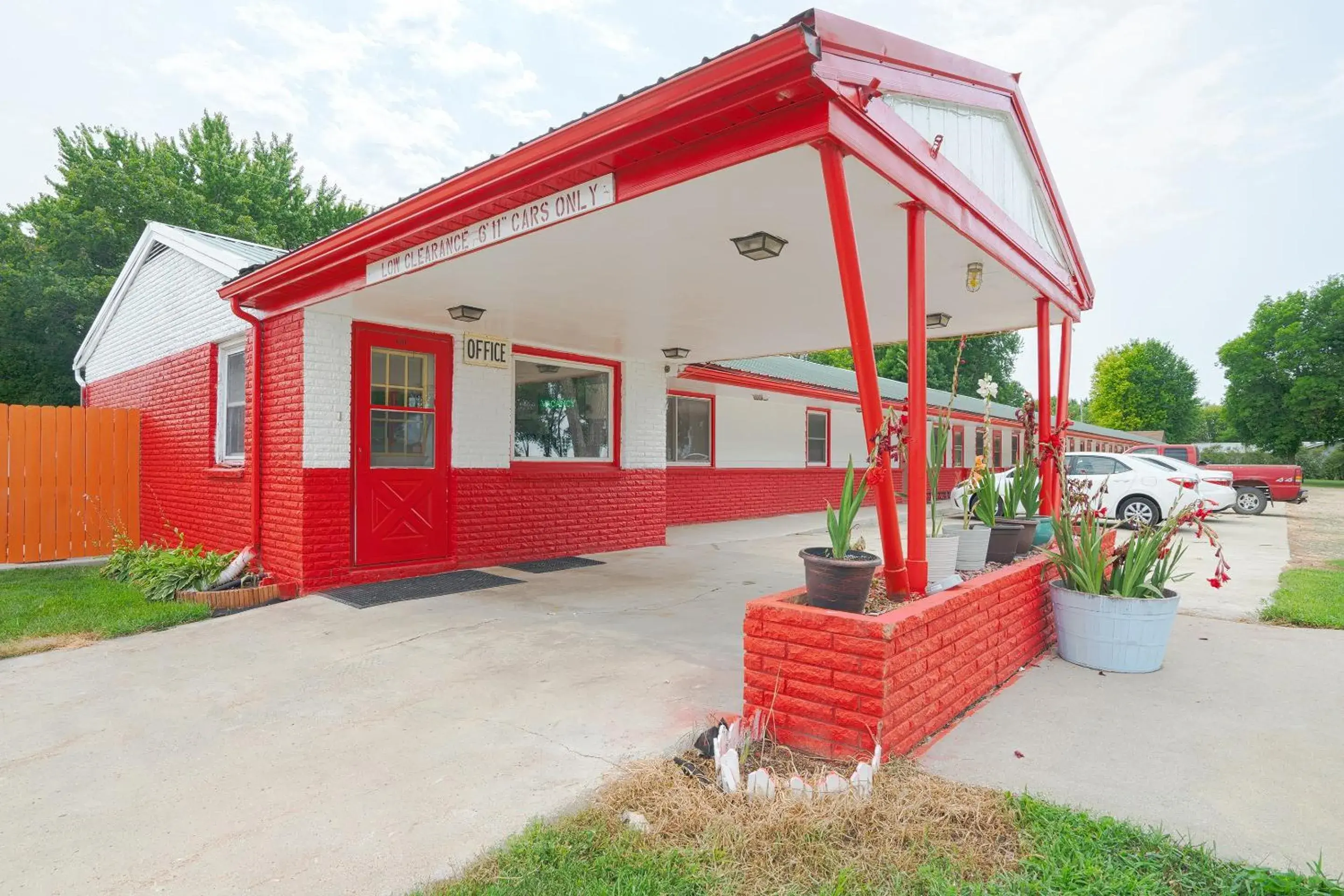 Facade/entrance in OYO Hotel Lamberton Hwy 14 Facade/entrance in OYO Hotel Lamberton Hwy 14