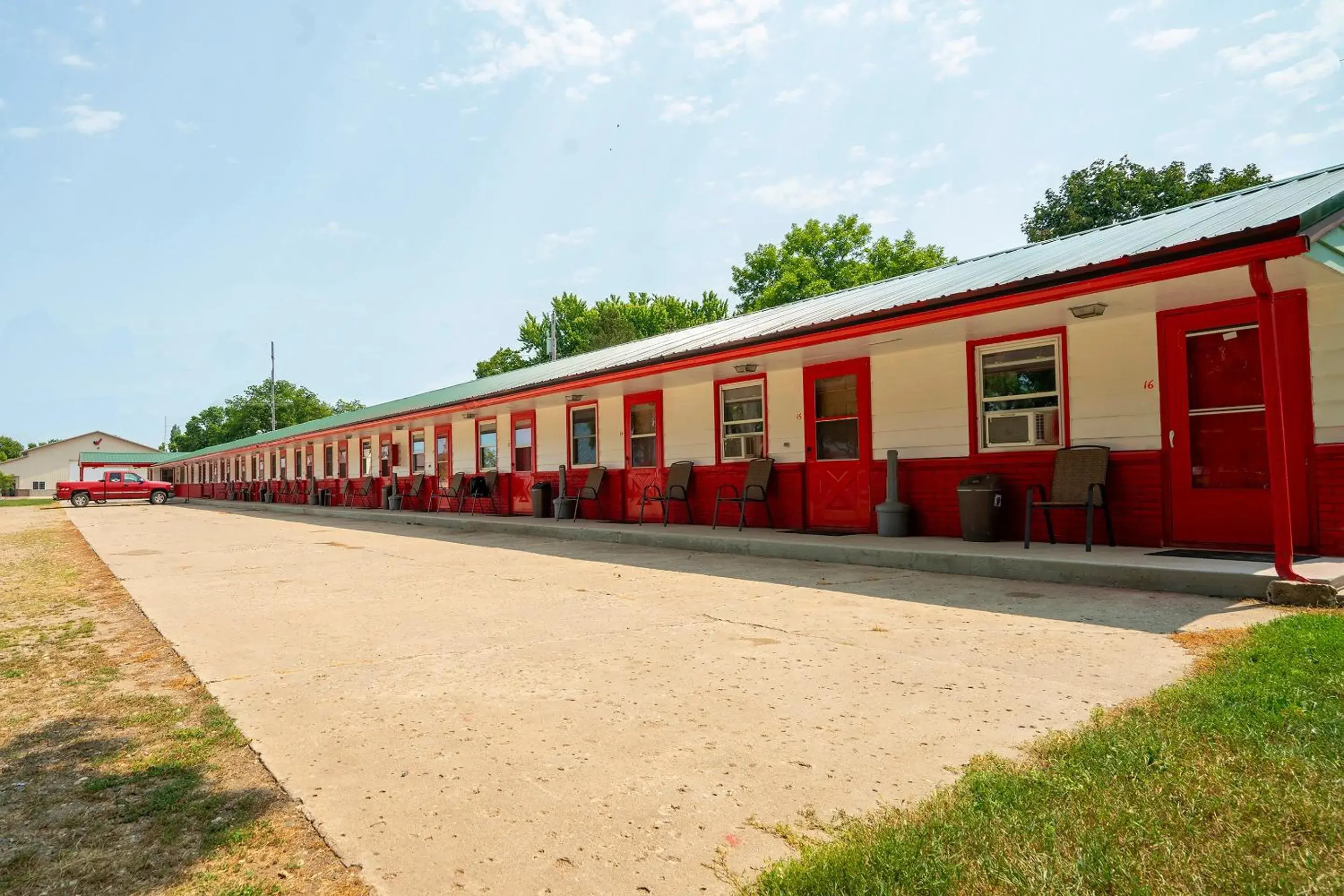 Facade/entrance in OYO Hotel Lamberton Hwy 14 Facade/entrance in OYO Hotel Lamberton Hwy 14