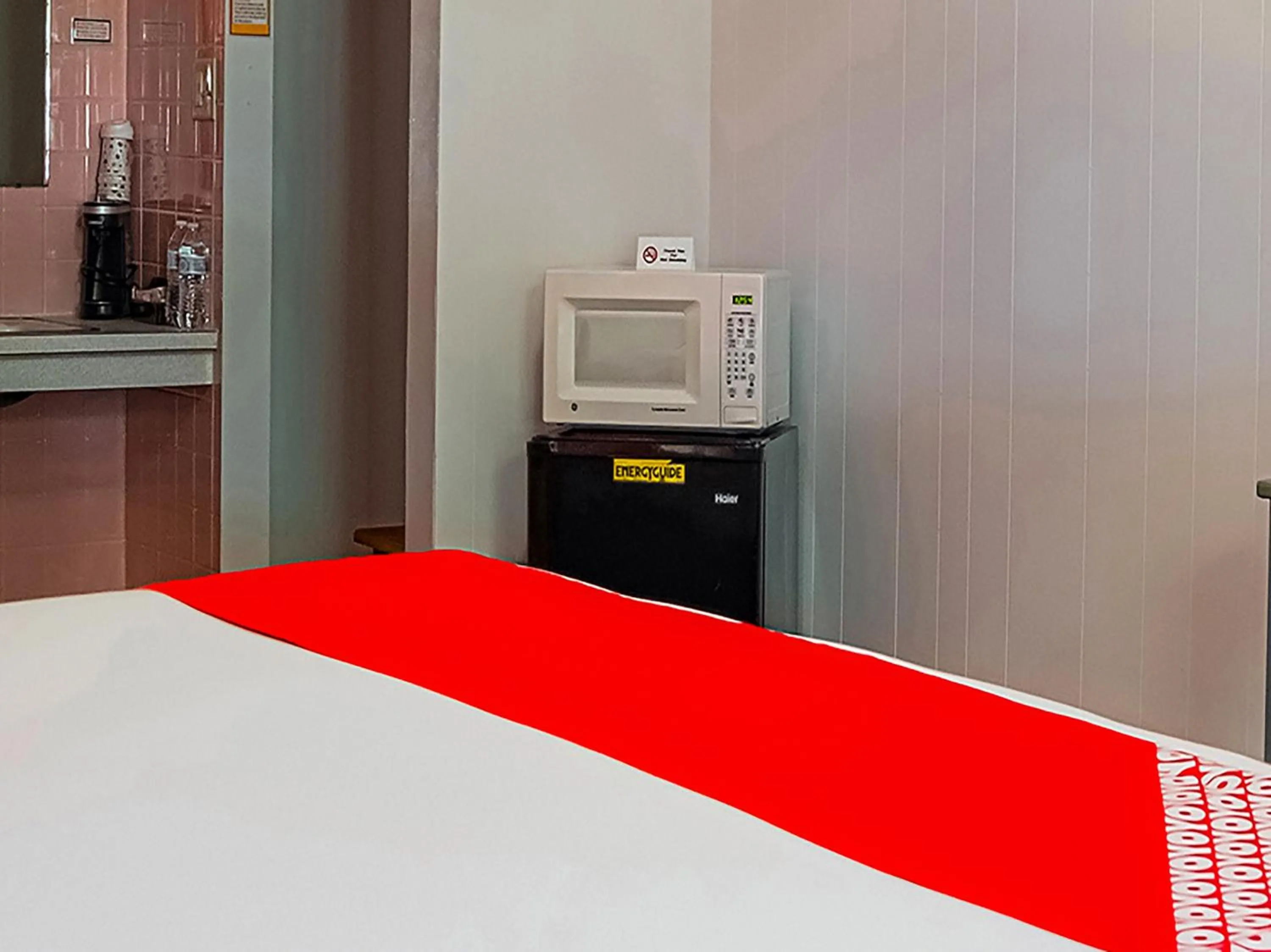 Bedroom in OYO Hotel Lamberton Hwy 14