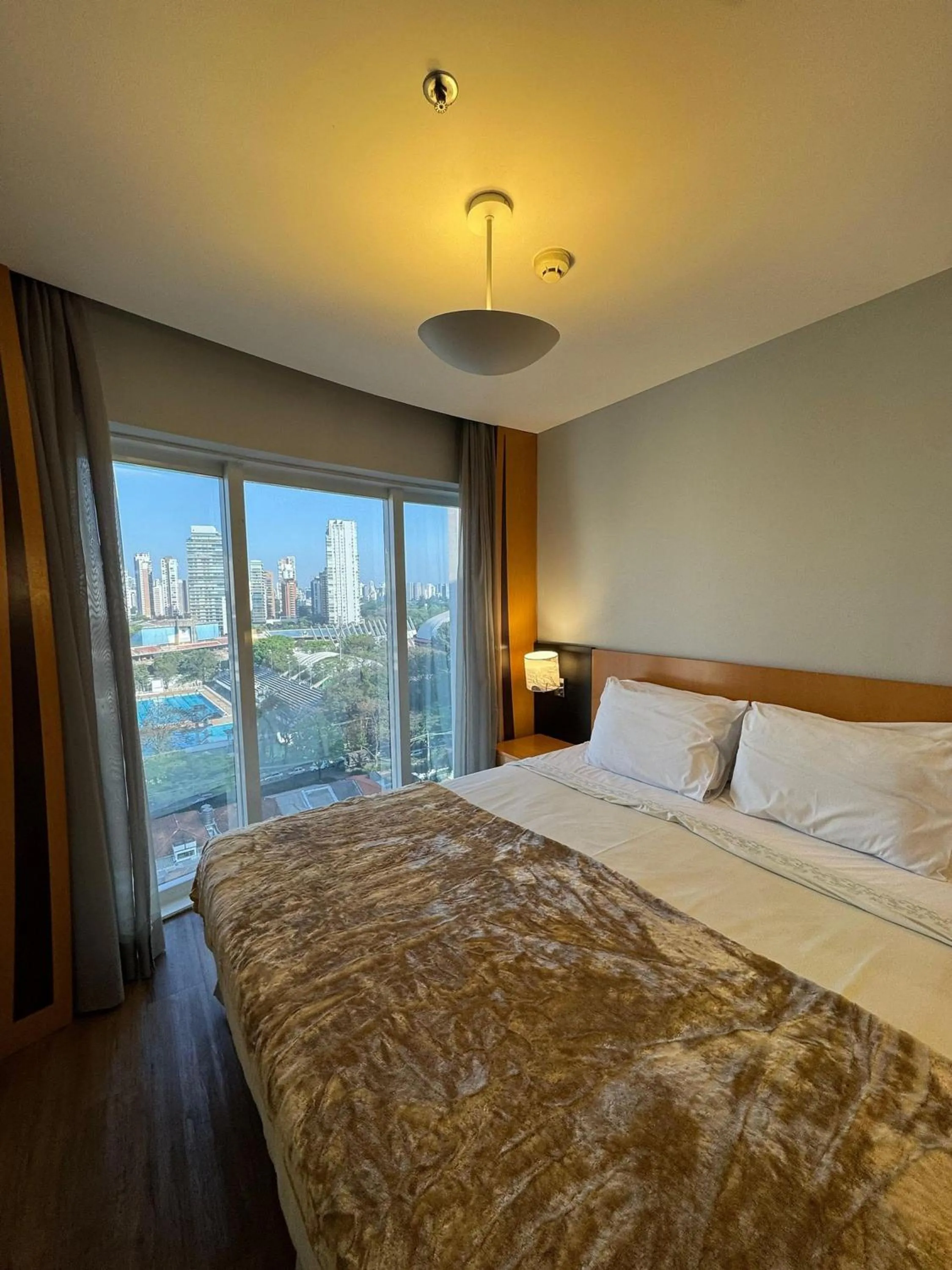 Bedroom, Bed in Get a Flat 1103/Jardins /Paulista