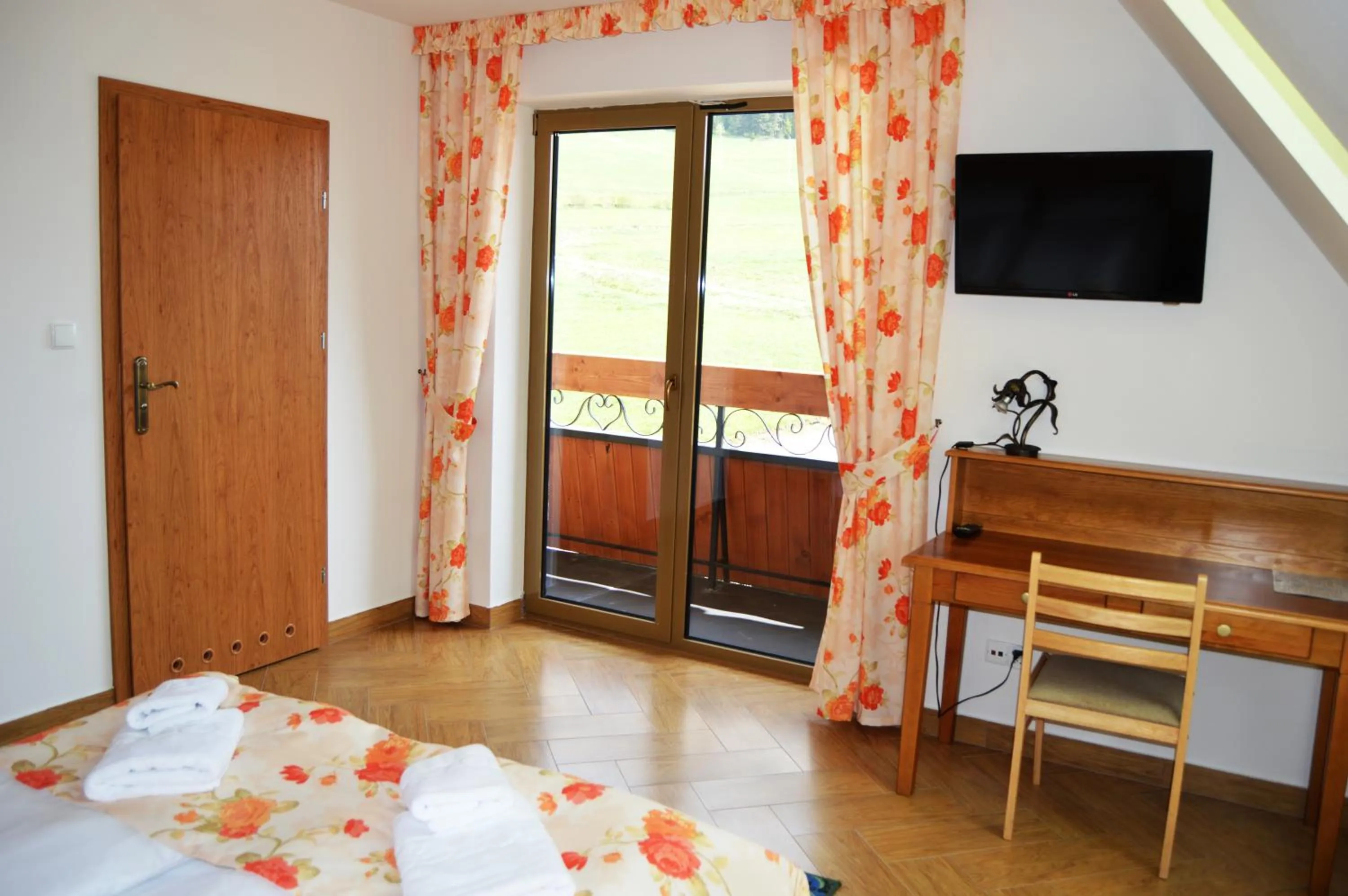 Photo of the whole room, Bed in Montenero Resort&Spa