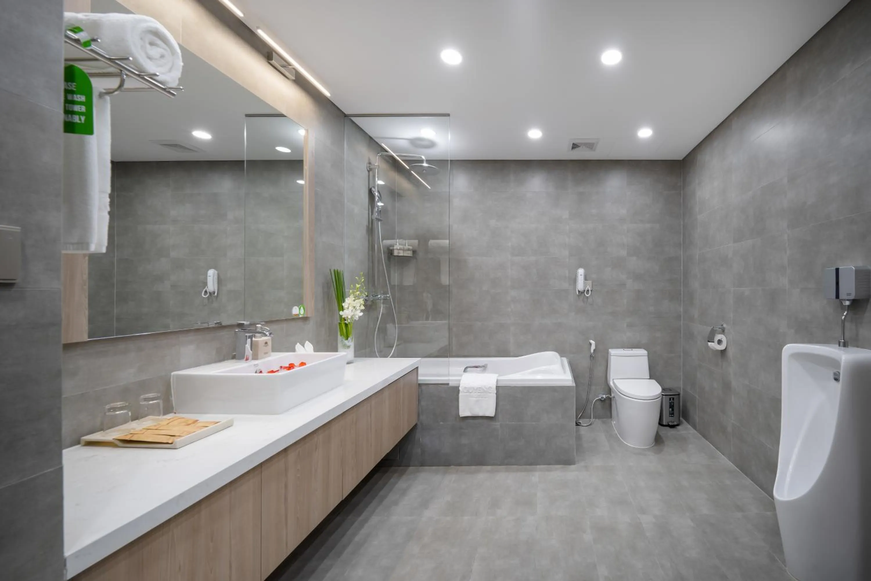 Shower in Nguyen Gia Hotel