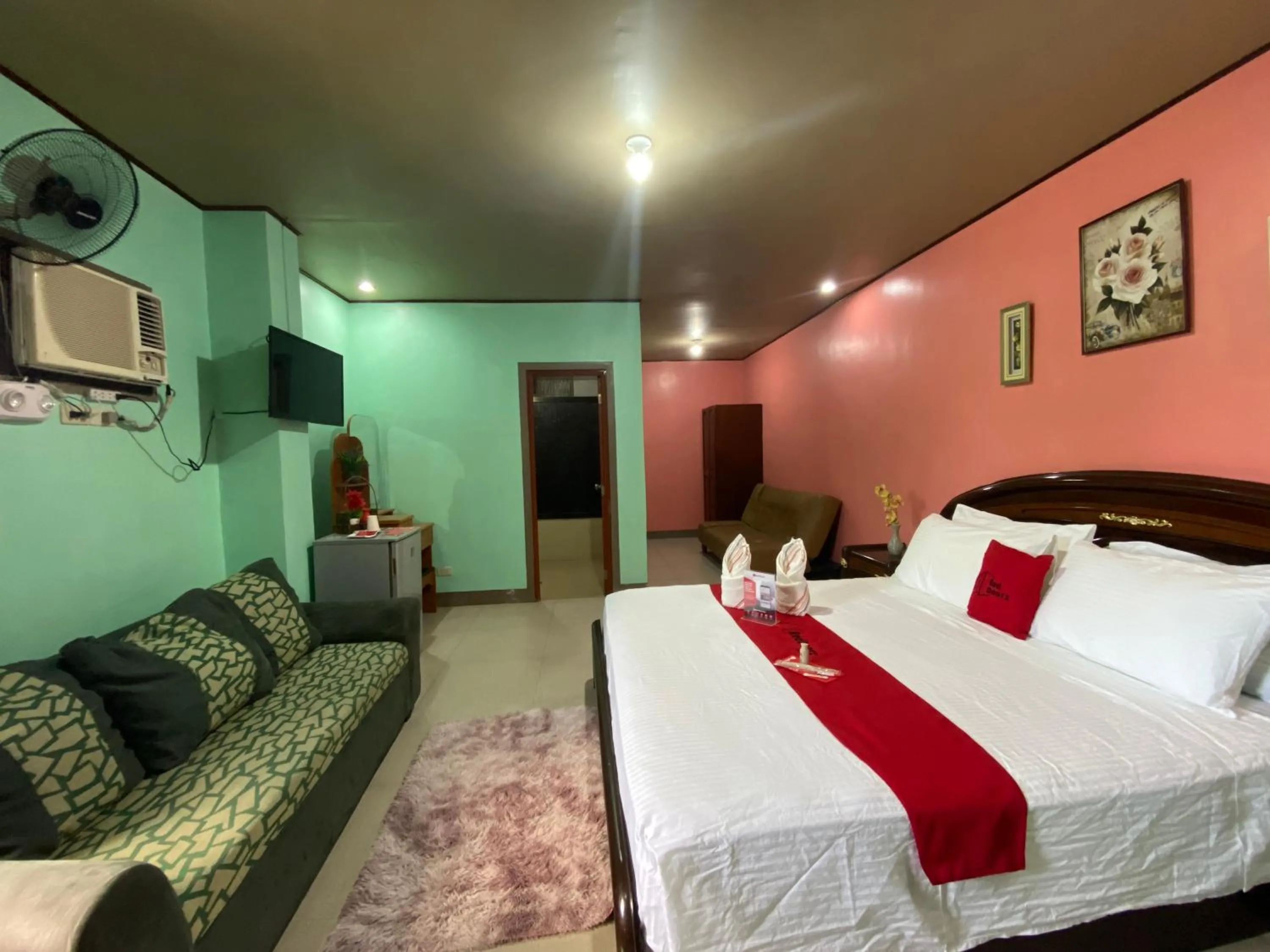 Bed in RedDoorz Plus @ Lhexlyn Resort San Narciso