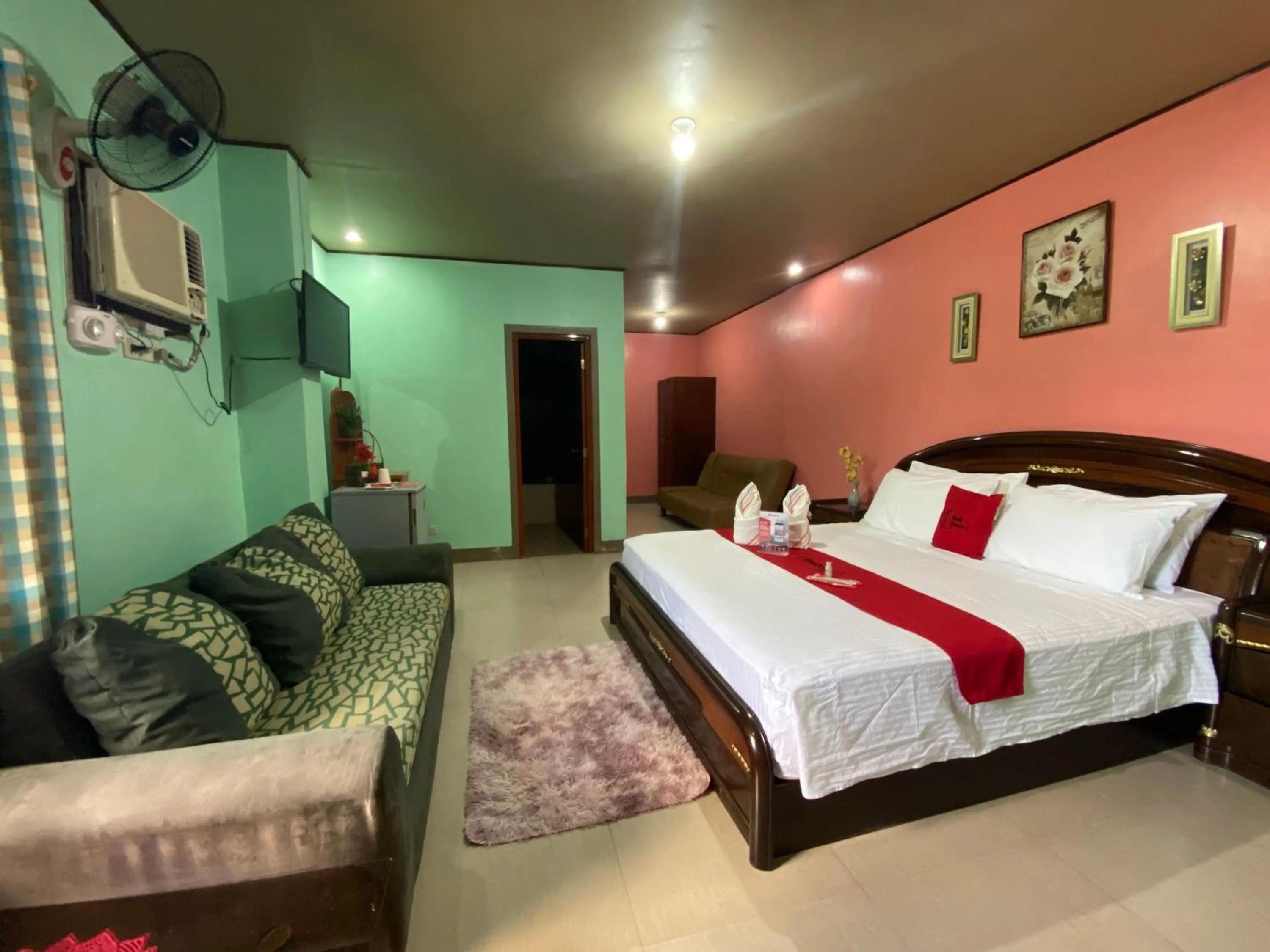 Bed in RedDoorz Plus @ Lhexlyn Resort San Narciso