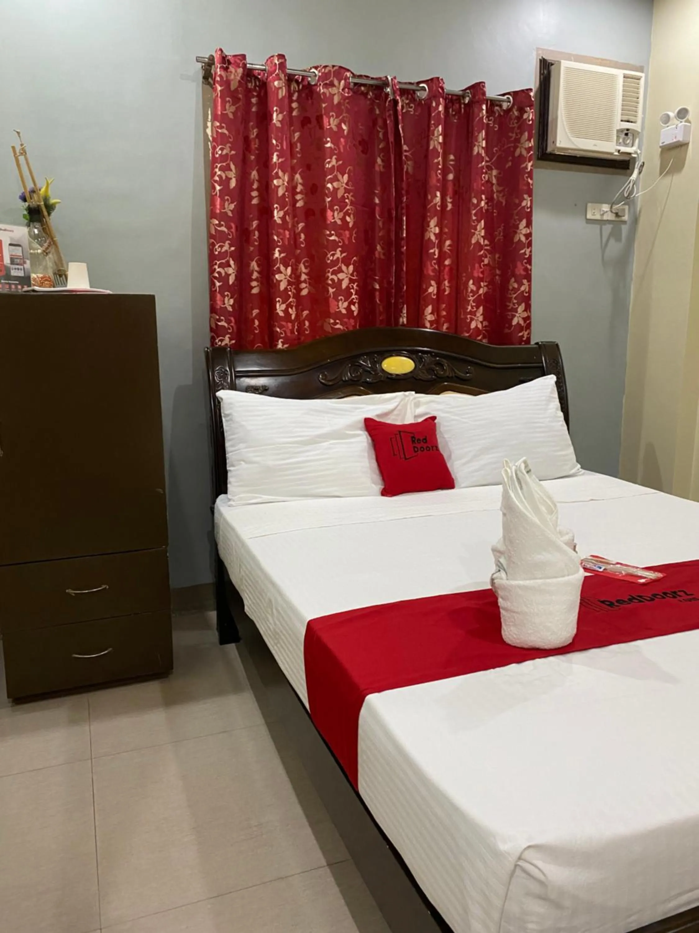 Photo of the whole room in RedDoorz Plus @ Lhexlyn Resort San Narciso