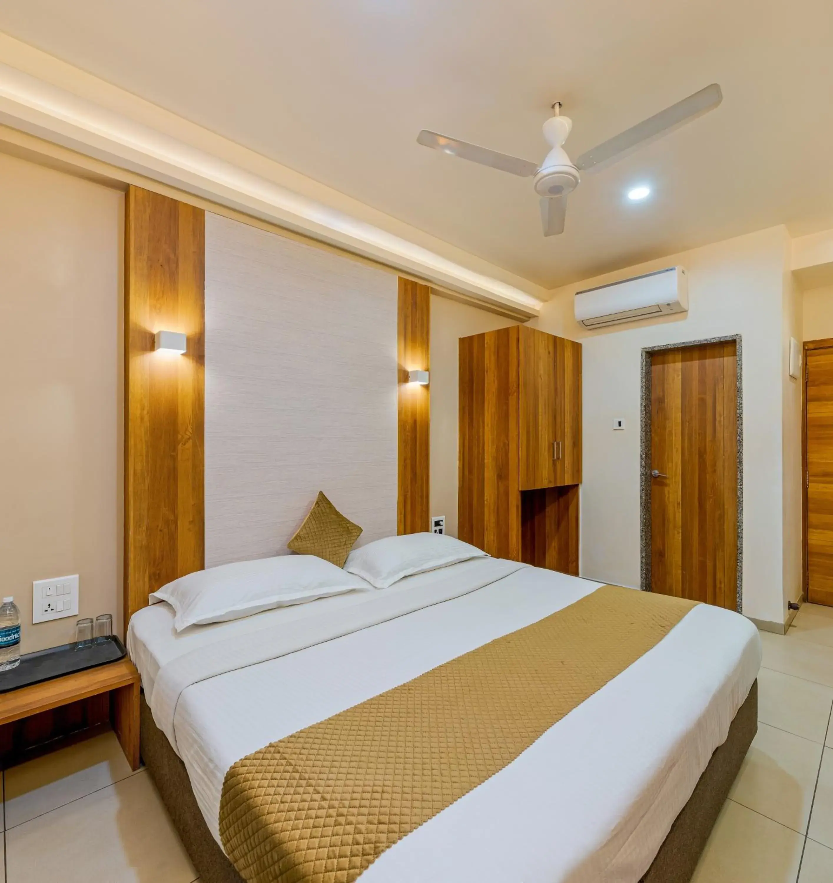 Standard Double Room with Fan in Hotel Kiyara Standard Double Room with Fan in Hotel Kiyara