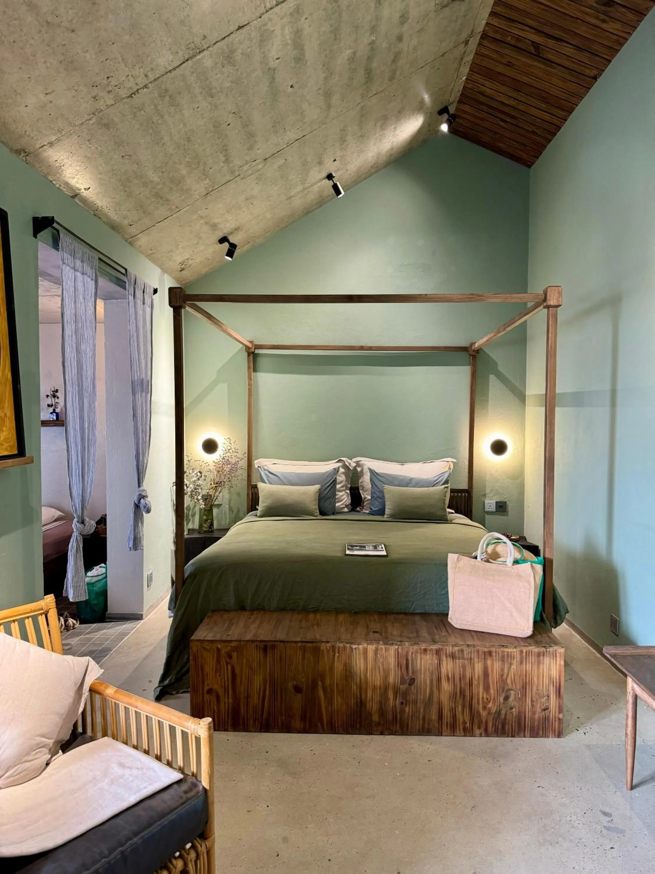 Bed in Kaia Gallery Hotel Hoi An