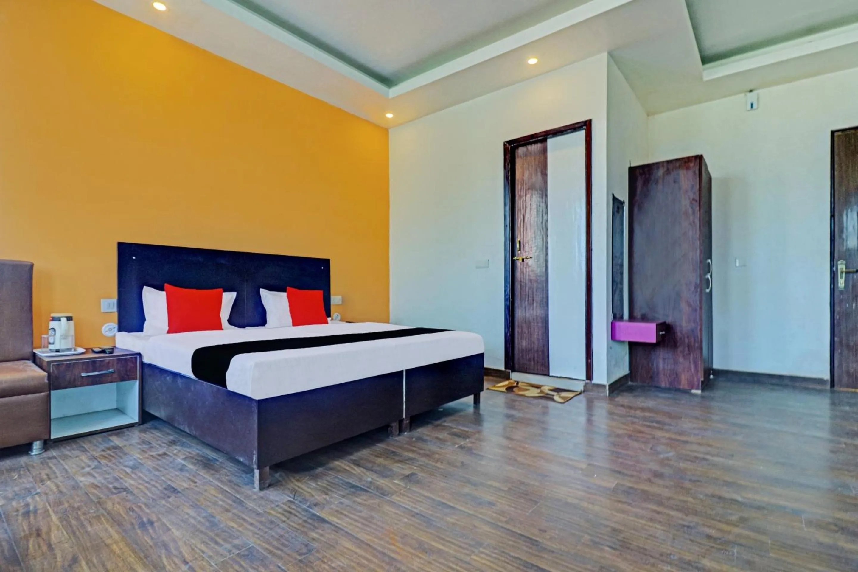 Bedroom, Bed in Capital O Kanha Resort