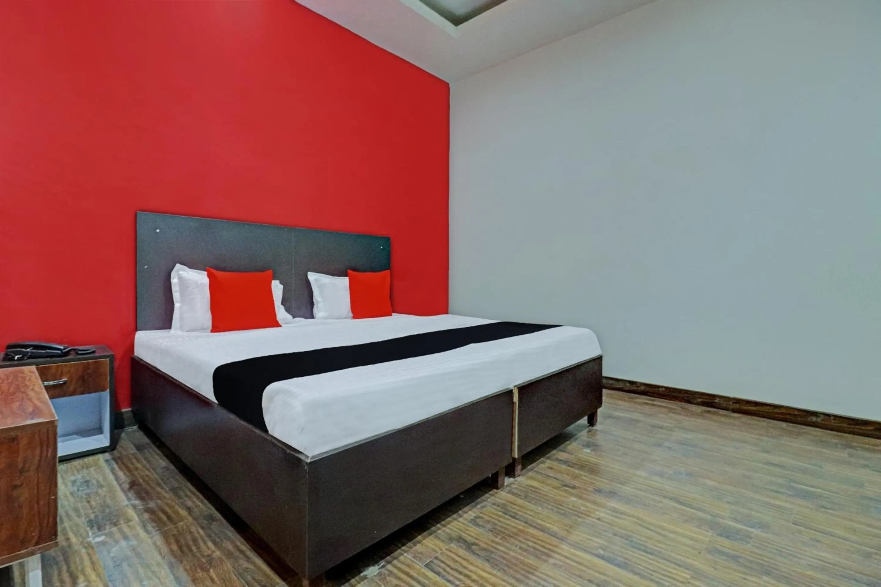 Bedroom in Capital O Kanha Resort