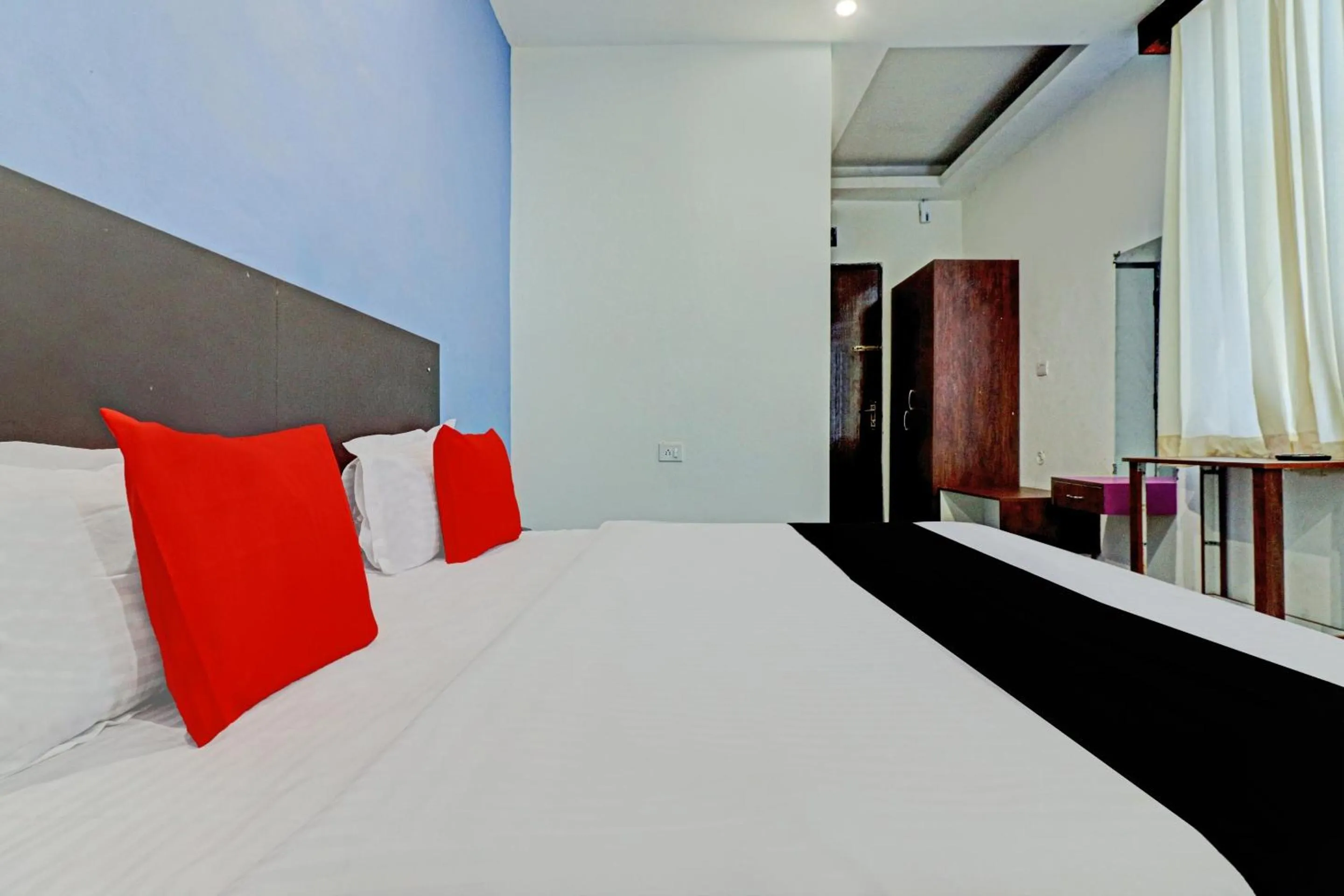 Bedroom in Capital O Kanha Resort