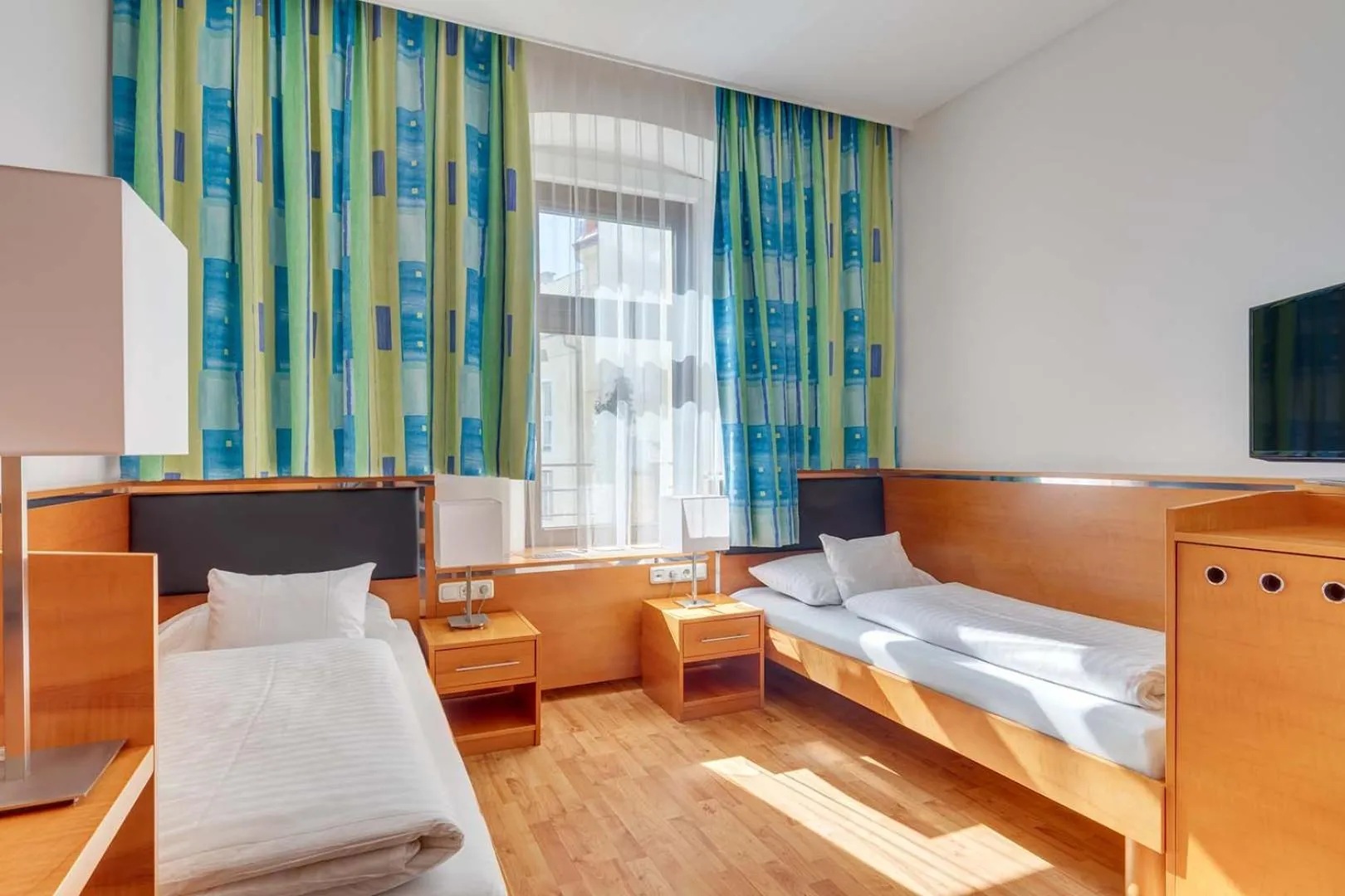 Photo of the whole room, Bed in Hotel Central