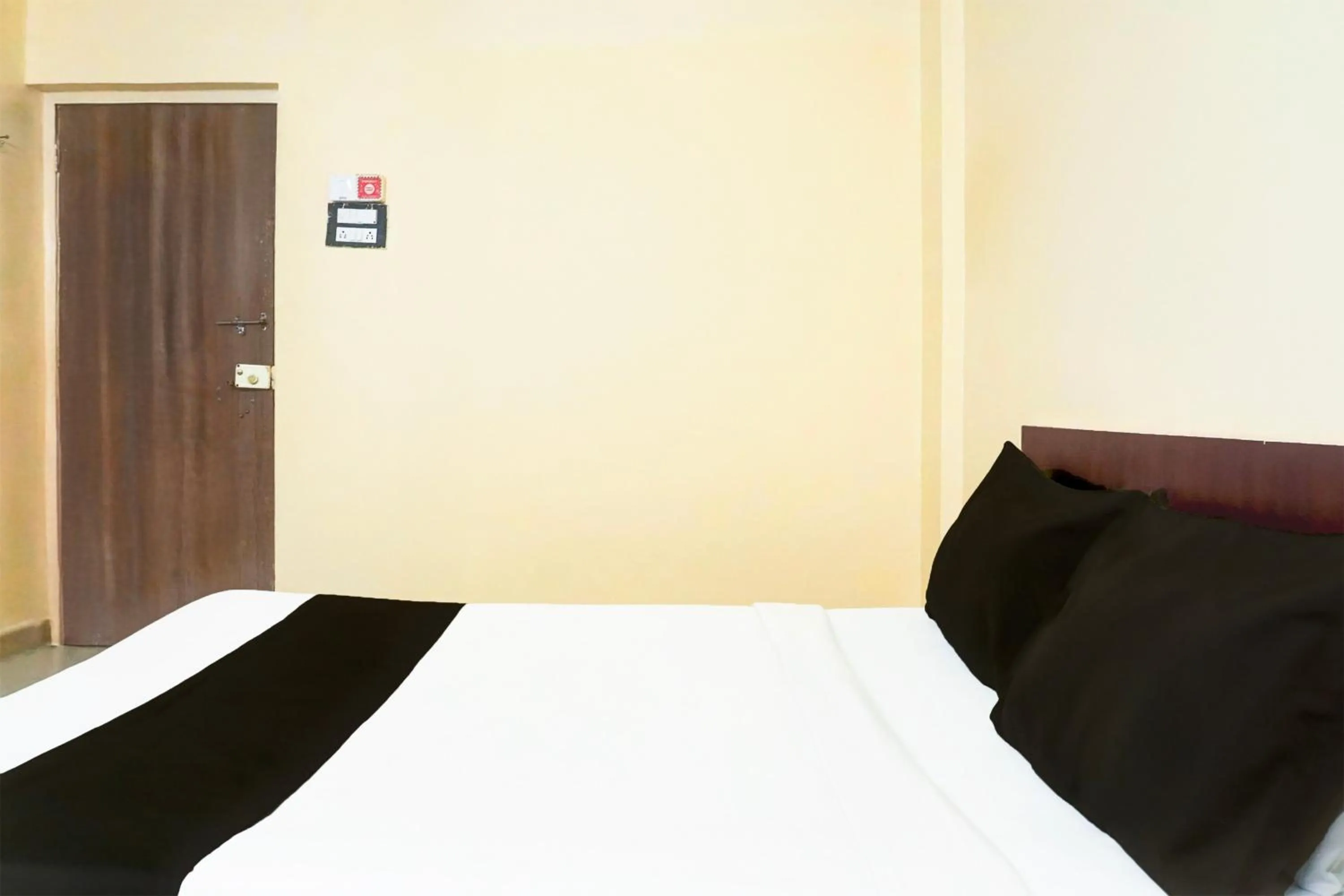 Bedroom, Bed in Super Hotel O Laxmi Chowk Hinjewadi