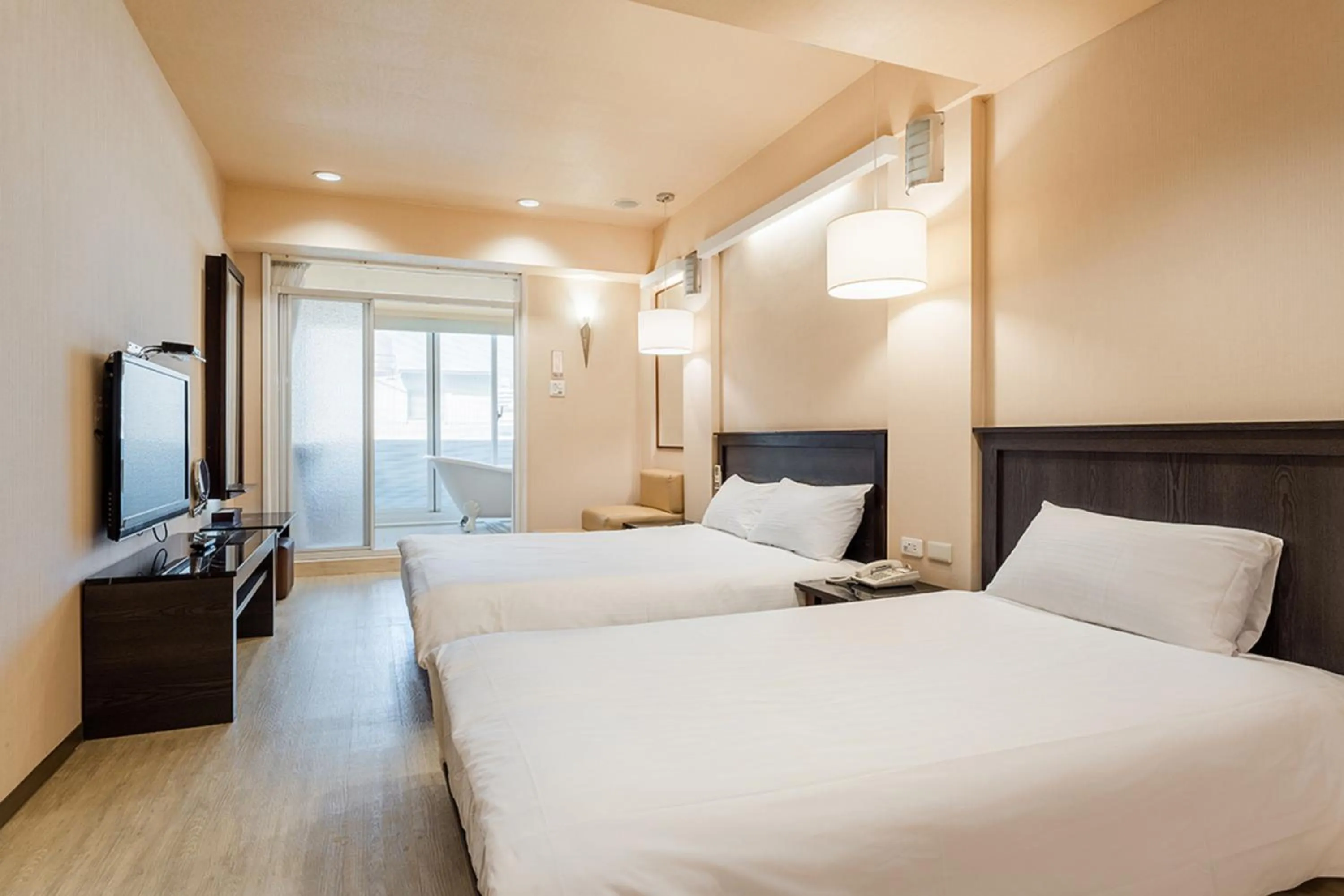 Photo of the whole room, Bed in Guide Hotel Kaohsiung Shinkuchan