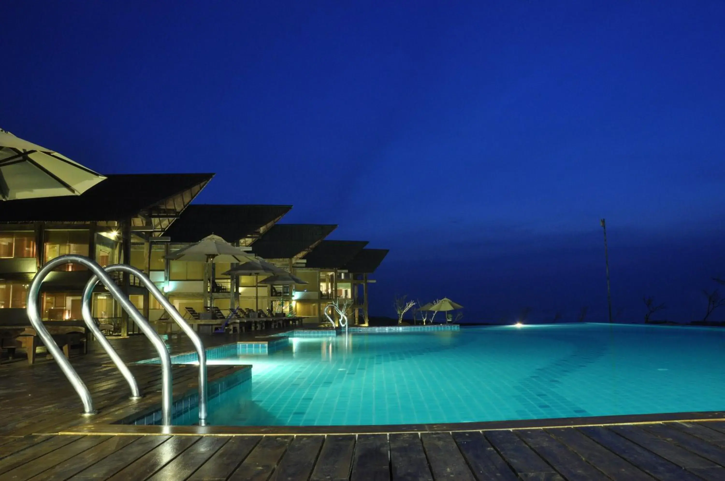 Swimming pool in Laya Safari Resorts & Spa Swimming pool in Laya Safari Resorts & Spa