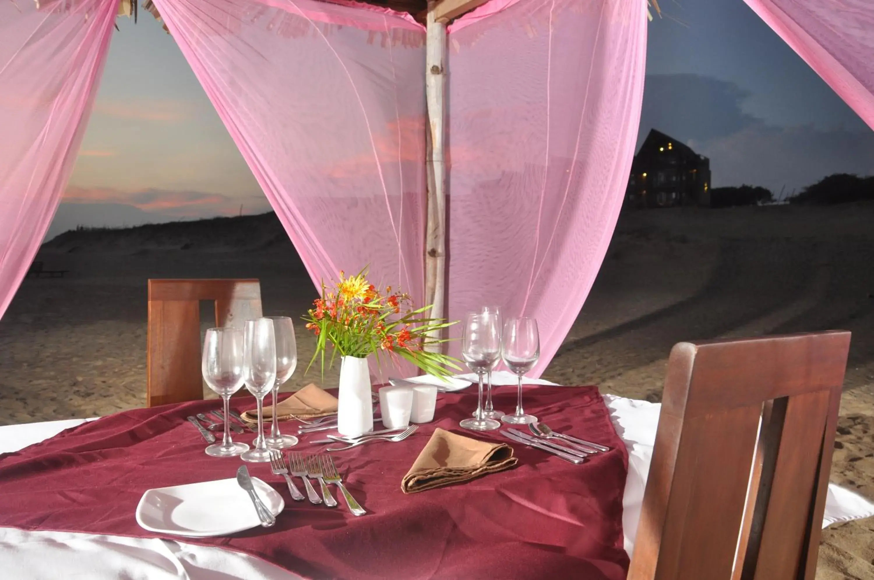 Restaurant/places to eat in Laya Safari Resorts & Spa Restaurant/places to eat in Laya Safari Resorts & Spa