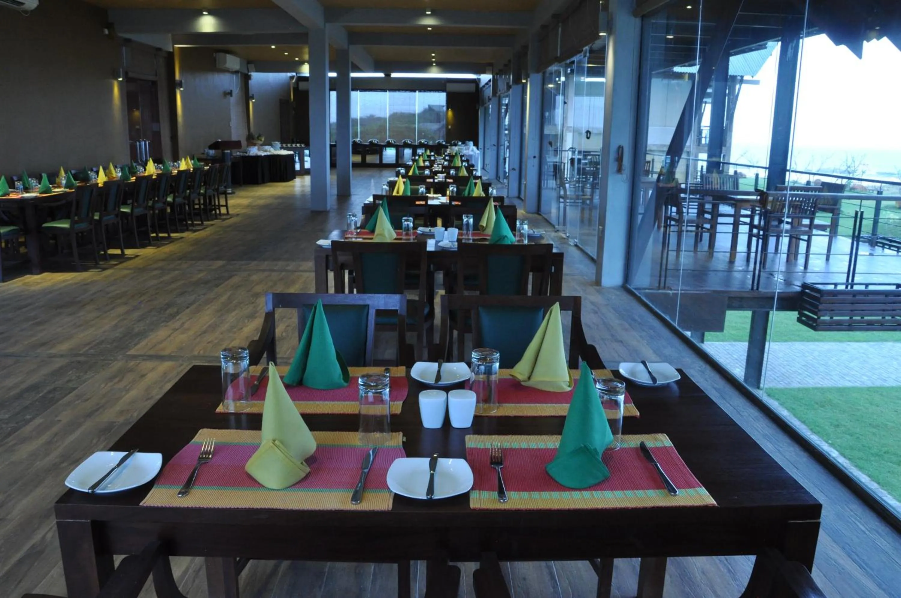 Restaurant/places to eat in Laya Safari Resorts & Spa