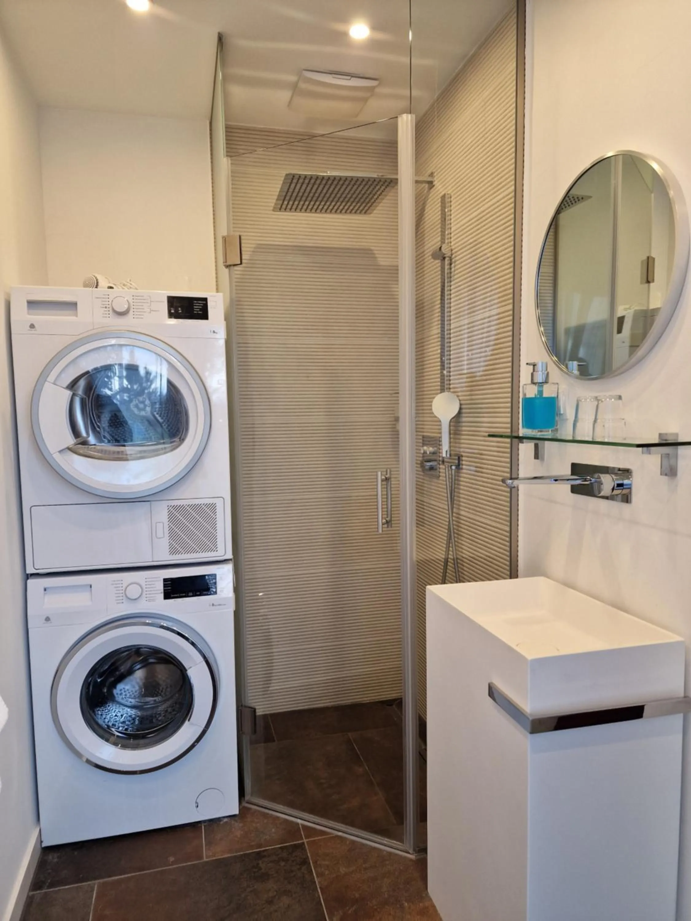 Shower in HOTEL MARIA