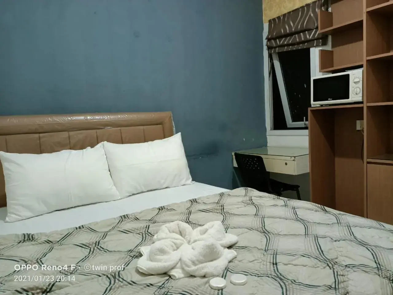 Studio in Aesthetic Room Studio in Aesthetic Room