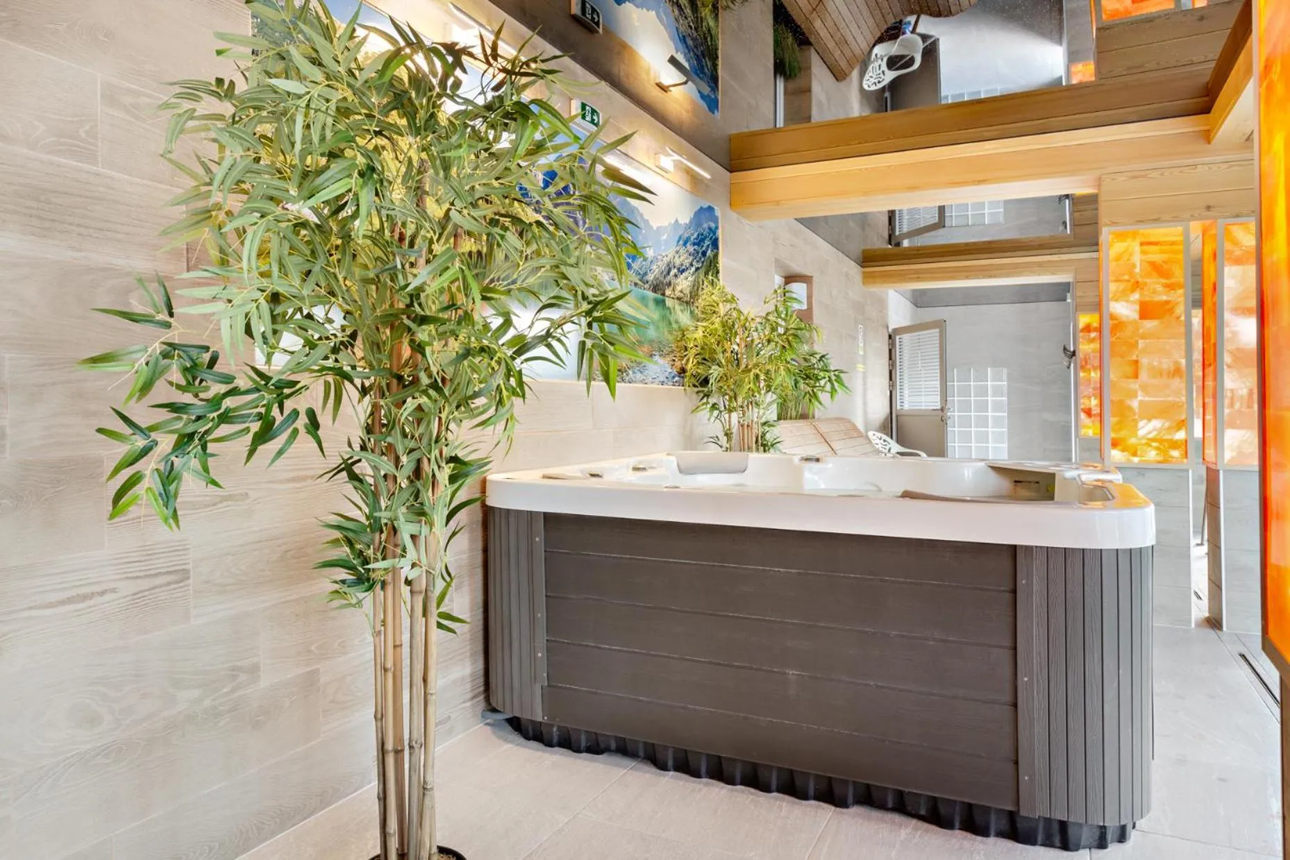 Spa and wellness centre/facilities in Osrodek Wypoczynkowy Lesniczówka & Elias SPA