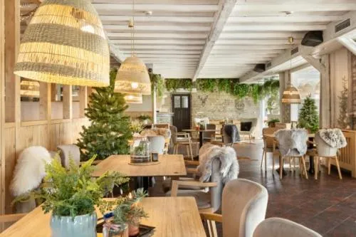 Restaurant/places to eat in Osrodek Wypoczynkowy Lesniczówka & Elias SPA