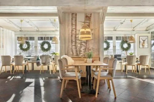 Restaurant/places to eat in Osrodek Wypoczynkowy Lesniczówka & Elias SPA
