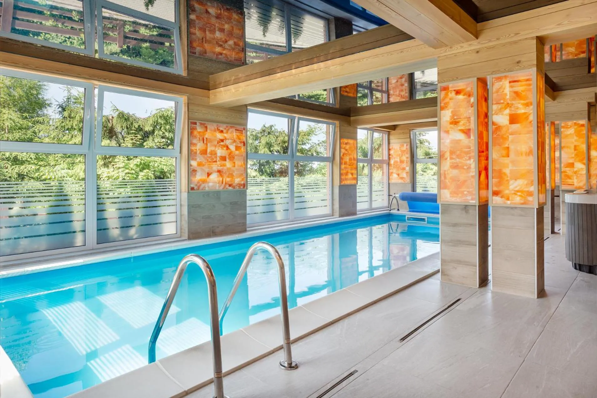 Swimming pool in Osrodek Wypoczynkowy Lesniczówka & Elias SPA