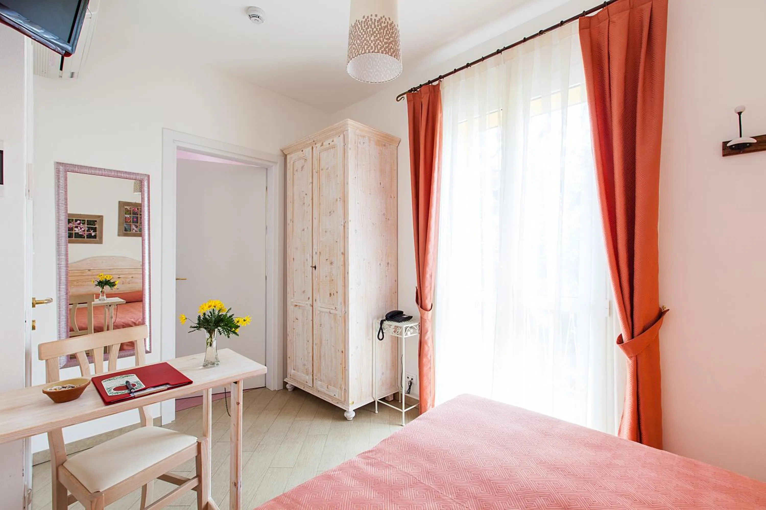 Standard Double or Twin Room with Balcony - single occupancy in Osteria da Cesare e Locanda