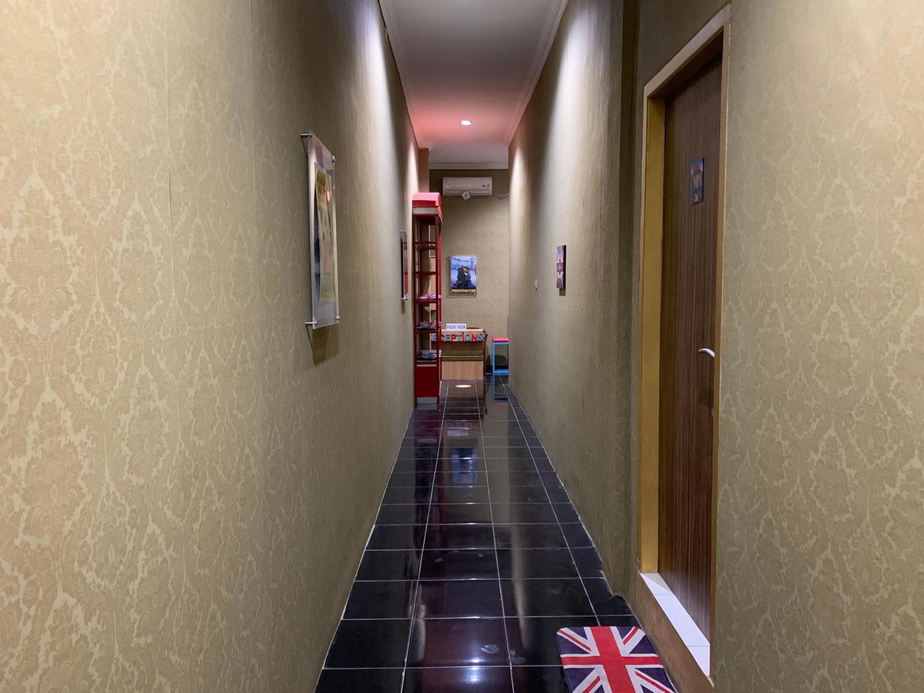 RedDoorz near Gembira Loka Zoo 3