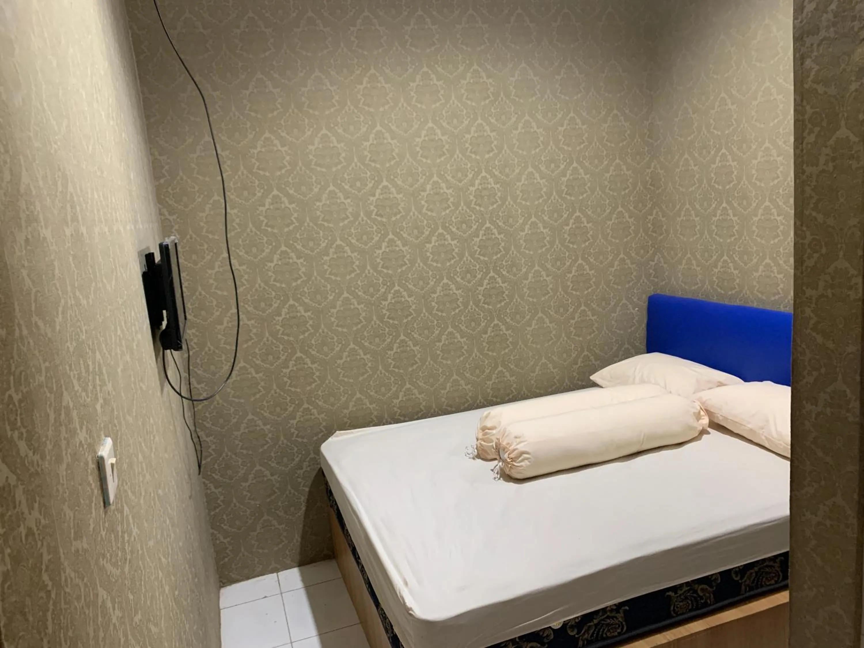 Bedroom, Bed in RedDoorz near Gembira Loka Zoo 3