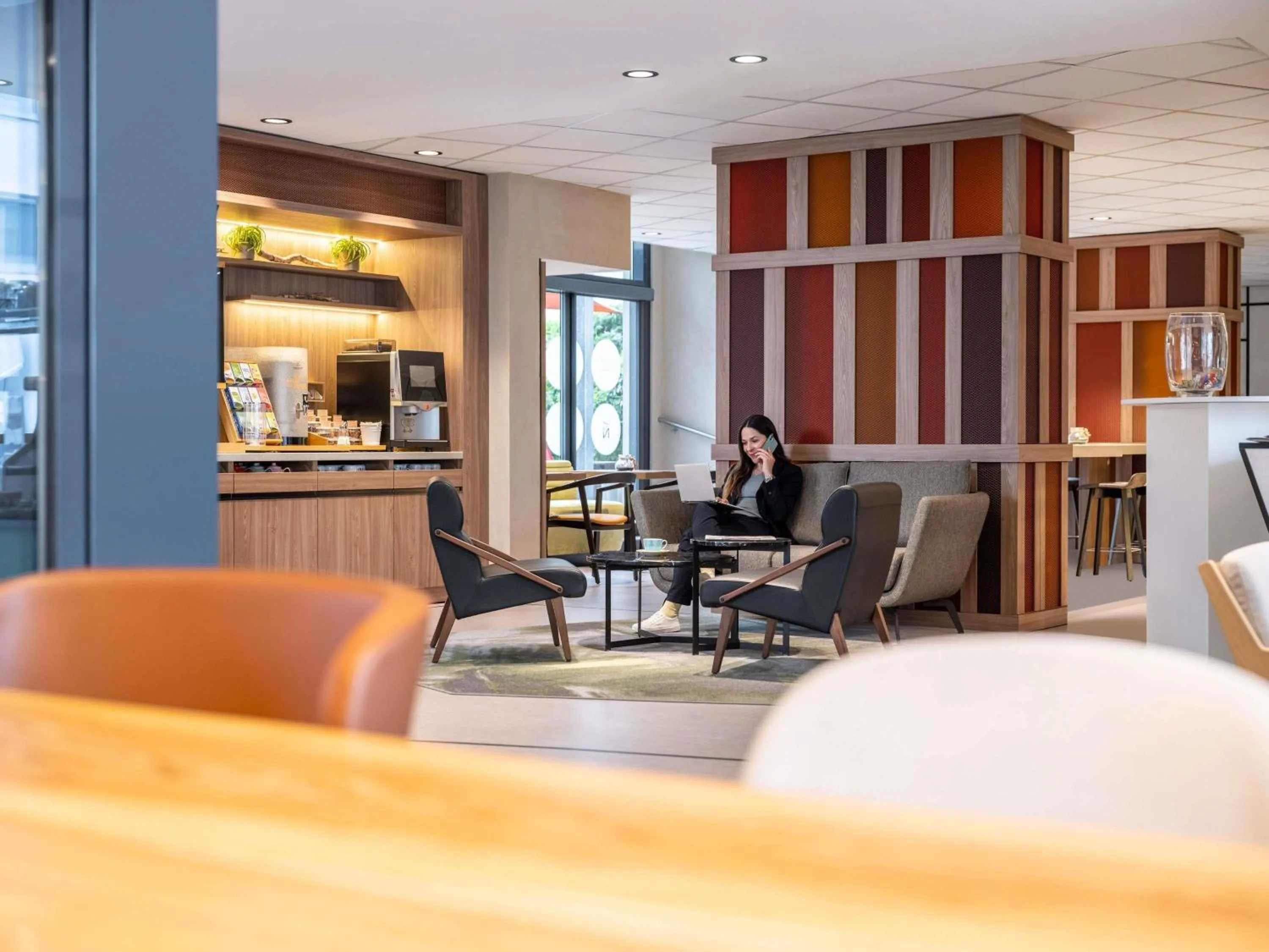 Lounge or bar in Novotel Suites Wien City Donau