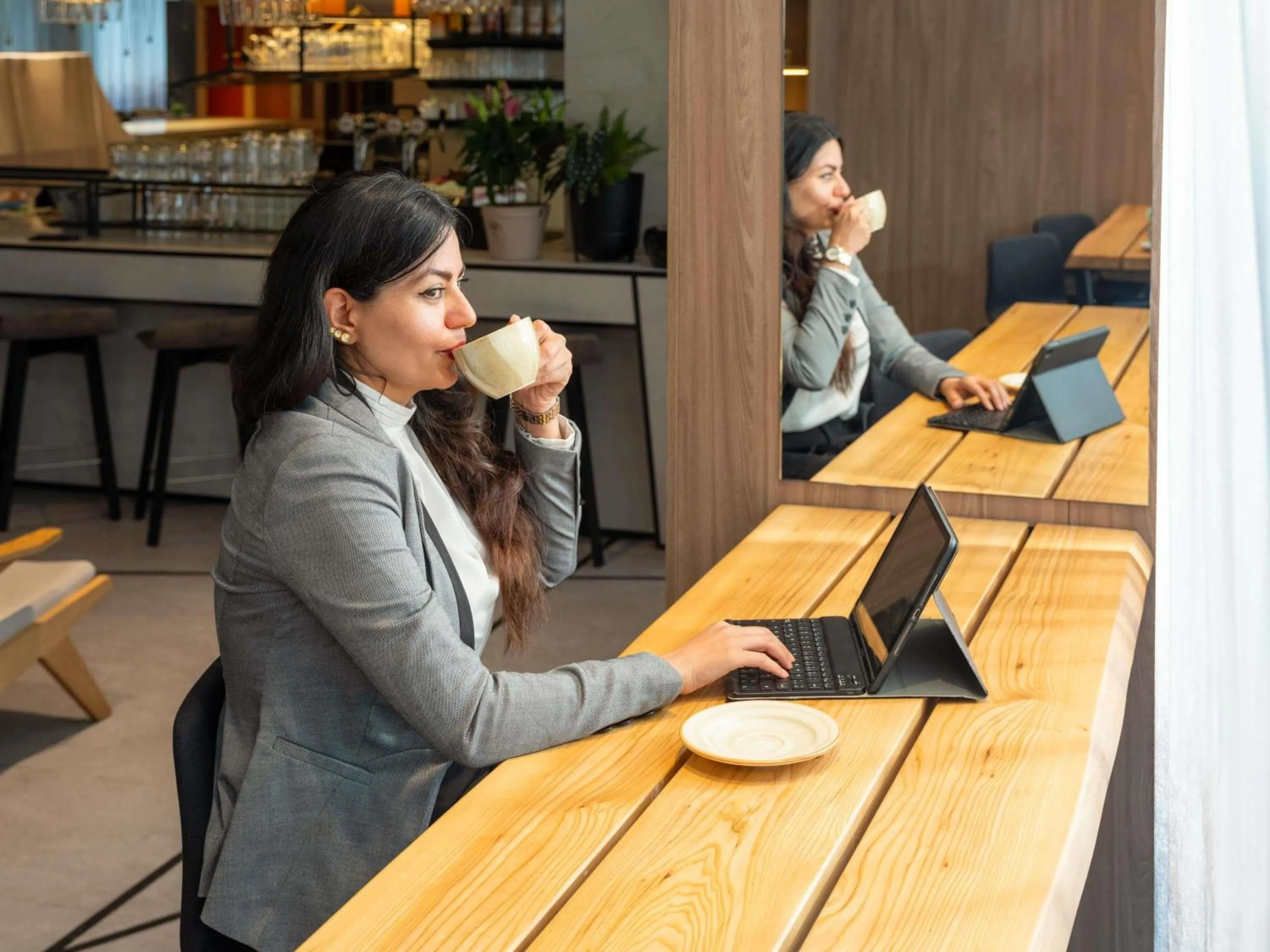 Lounge or bar in Novotel Suites Wien City Donau