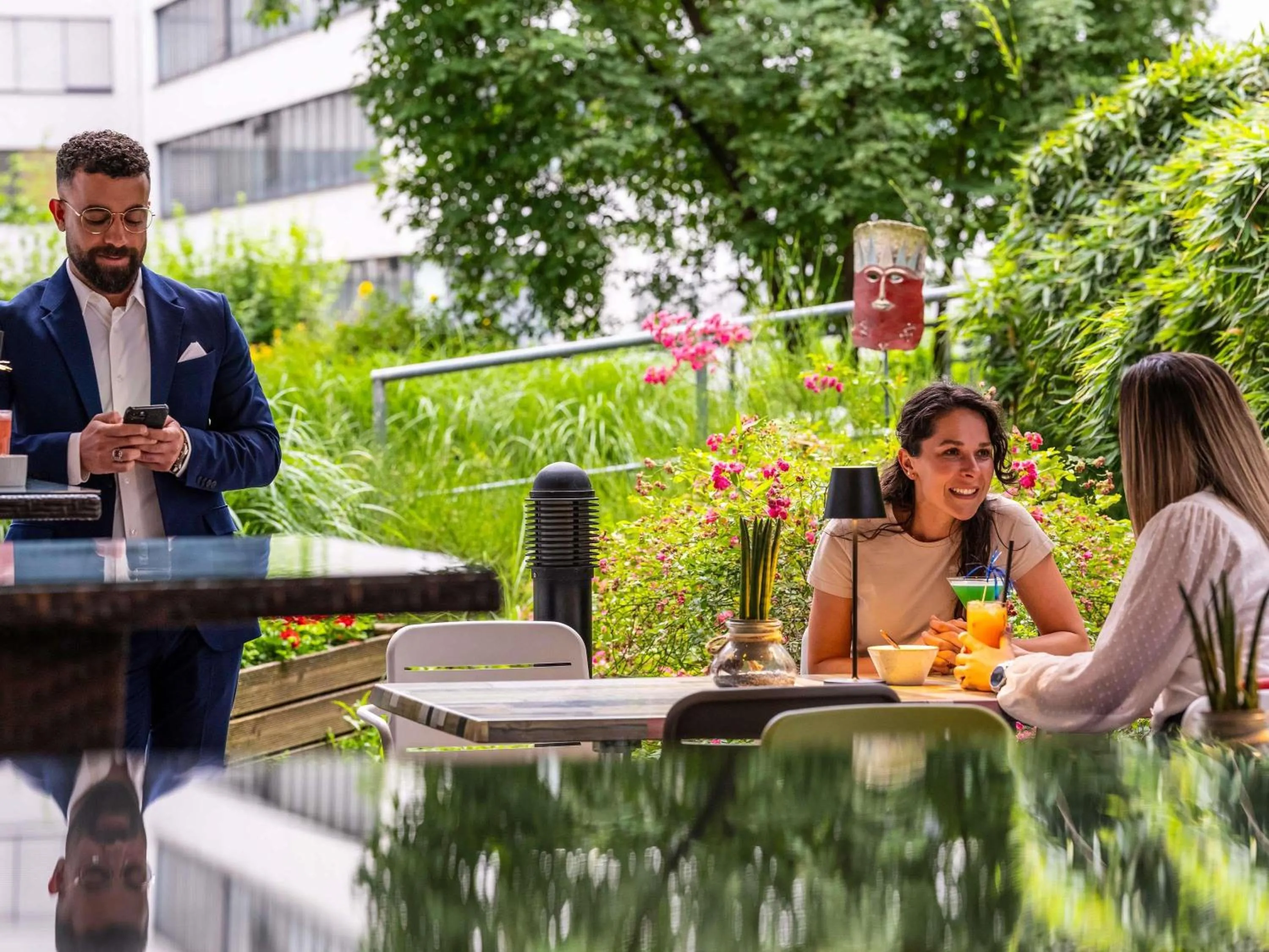 Lounge or bar in Novotel Suites Wien City Donau