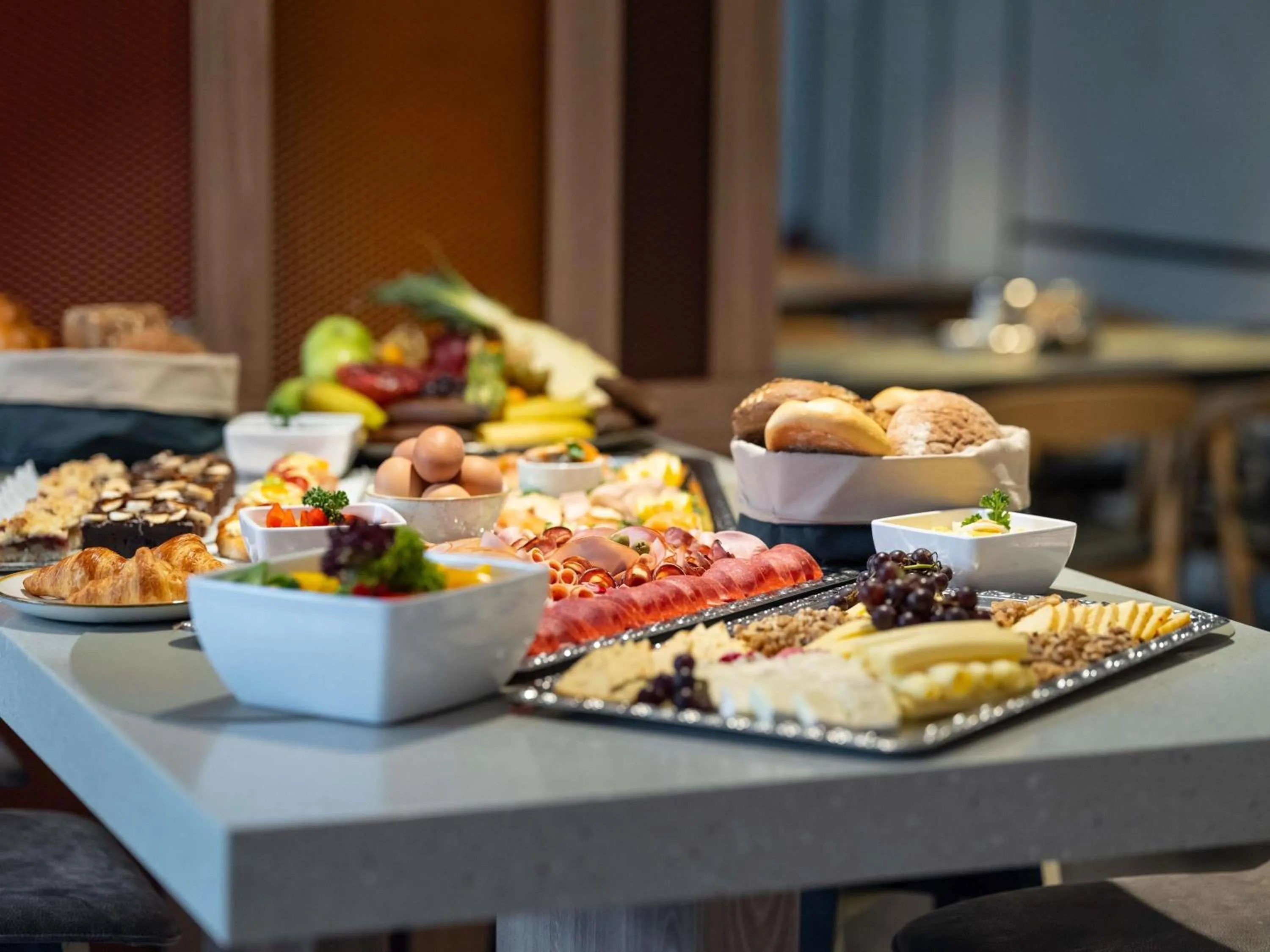 Breakfast in Novotel Suites Wien City Donau